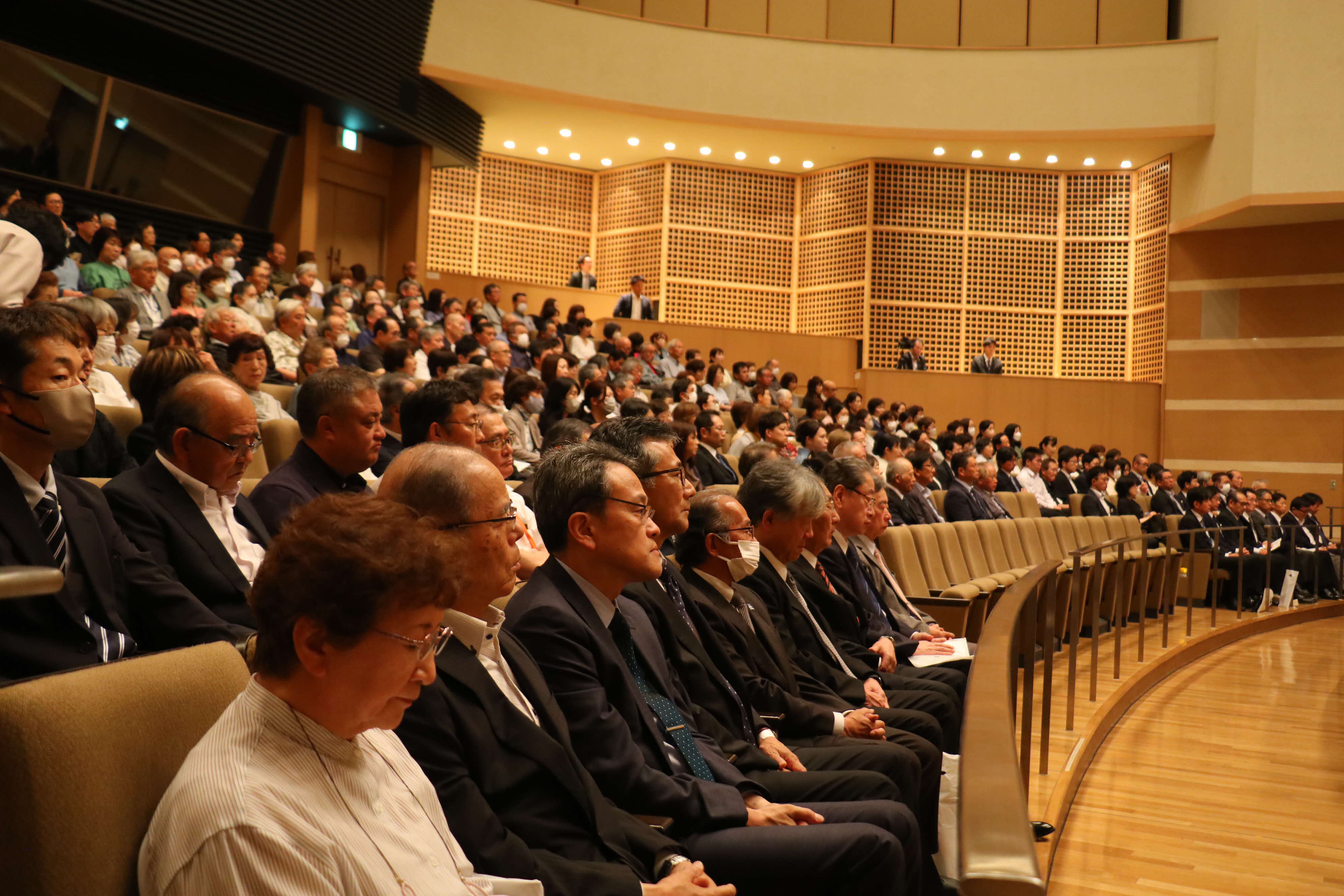 高円宮妃久子さま招き、文化交流センター20周年式典を開催