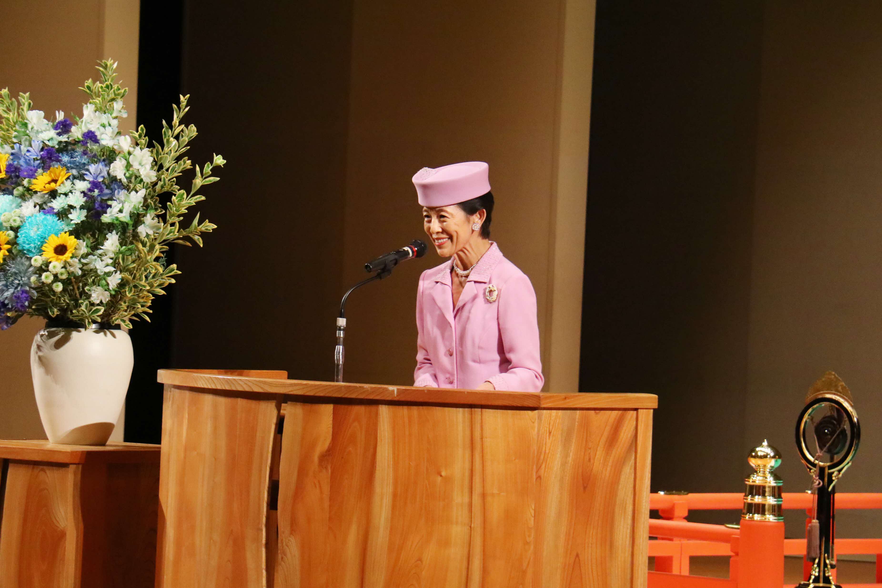 高円宮妃久子さま招き、文化交流センター20周年式典を開催