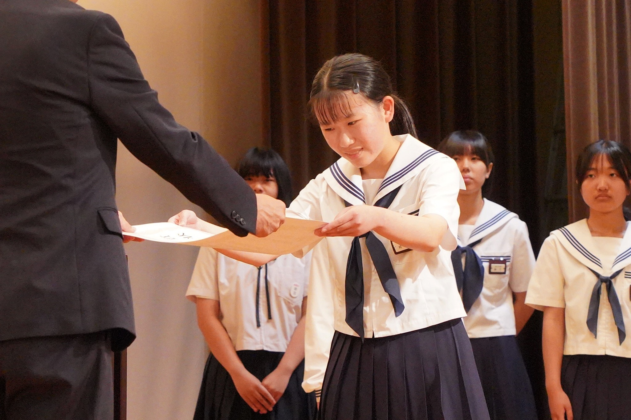 小中学生が日ごろの思いや将来の夢などを発表しました