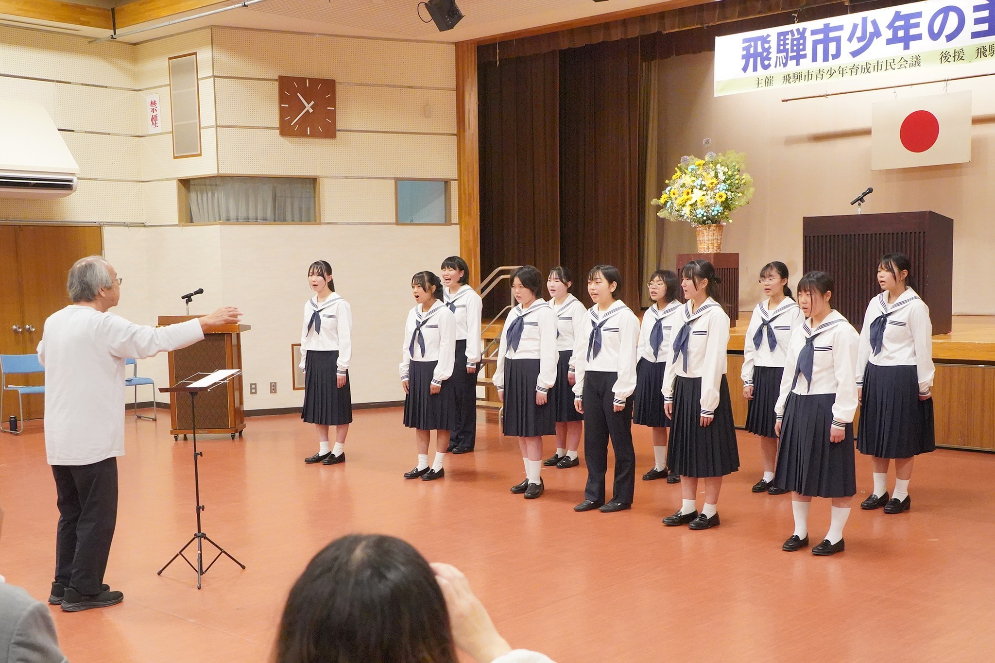 小中学生が日ごろの思いや将来の夢などを発表しました