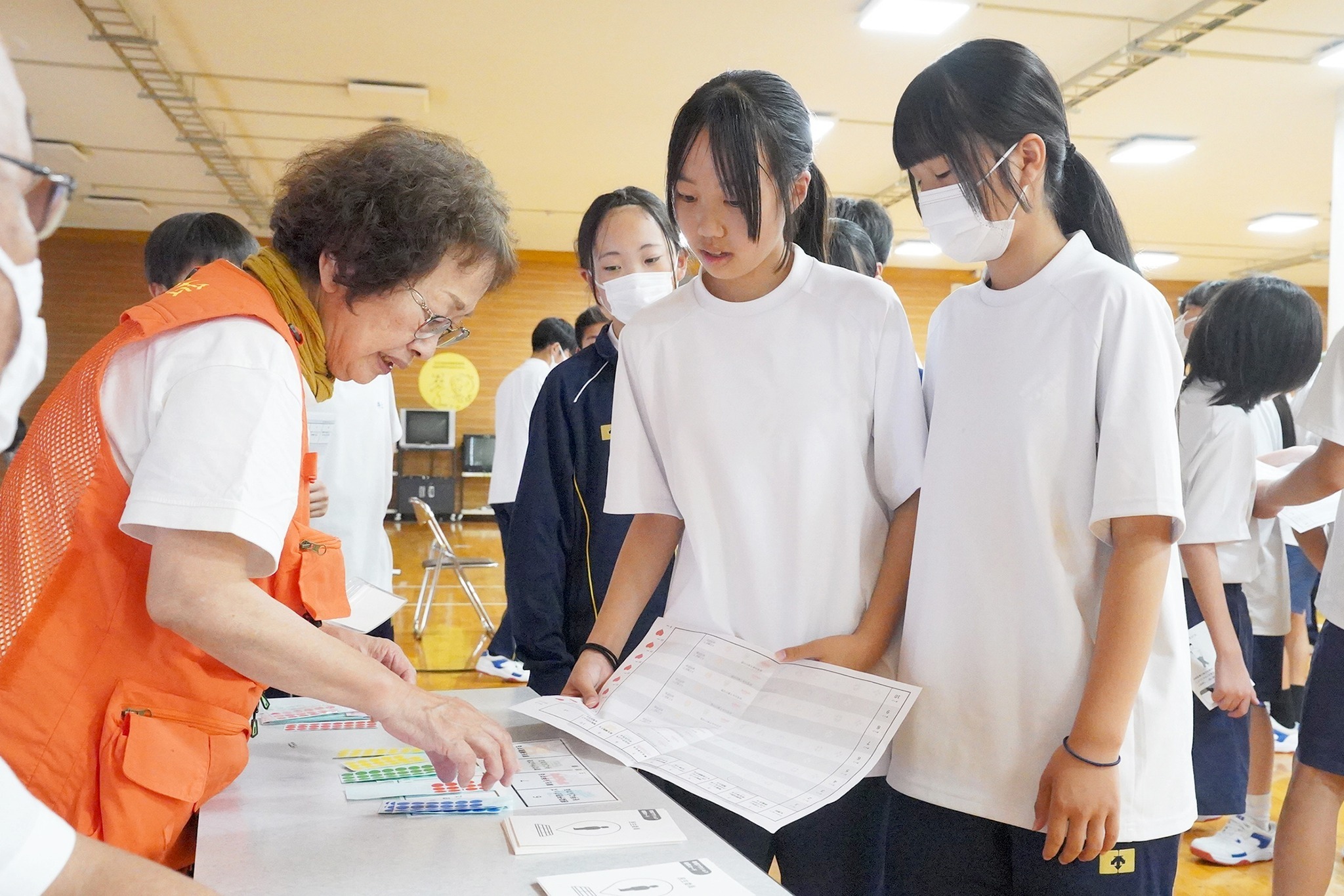 古川中1年生がゲーム「風水害24」で防災を学びました