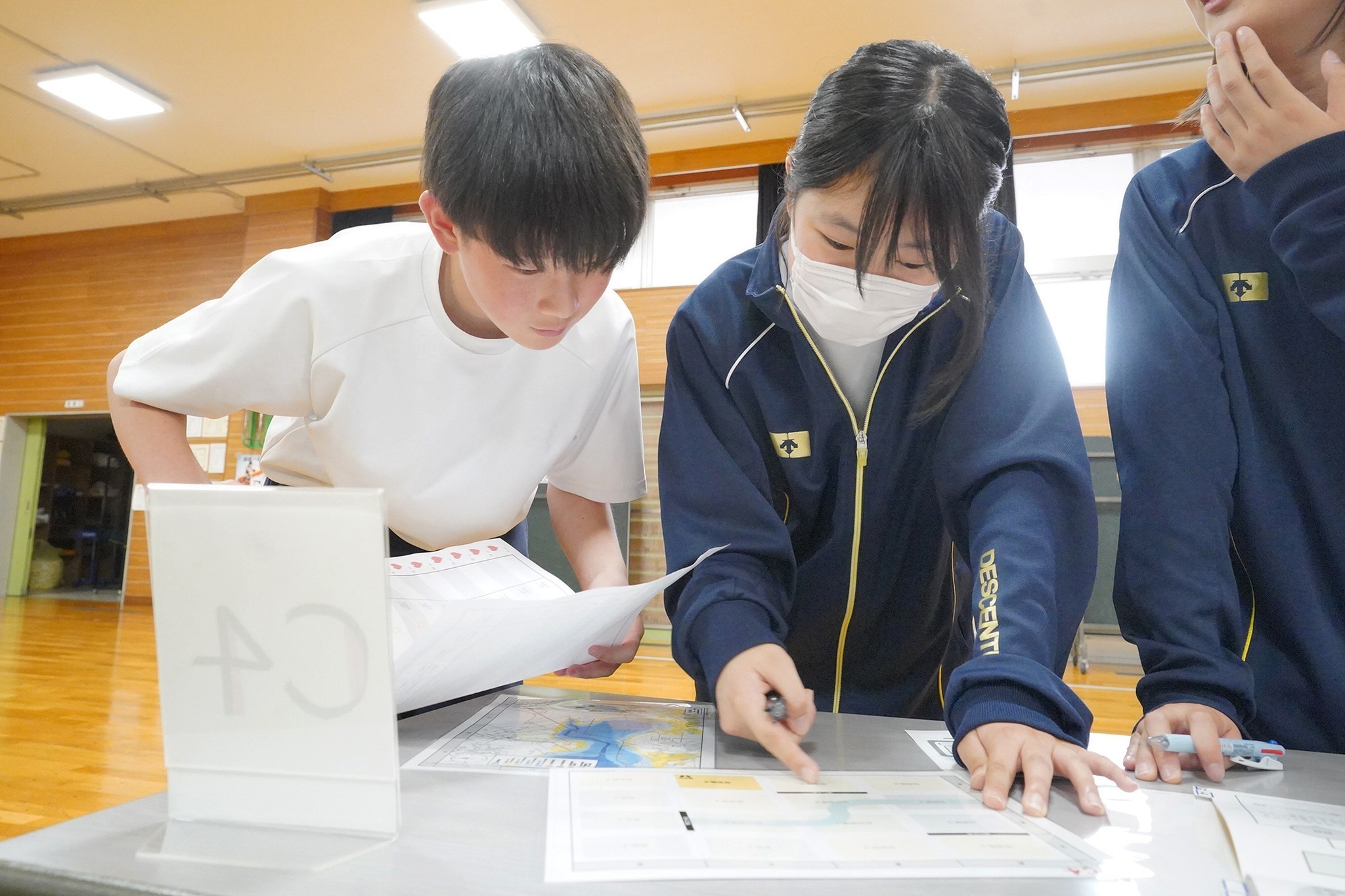 古川中1年生がゲーム「風水害24」で防災を学びました