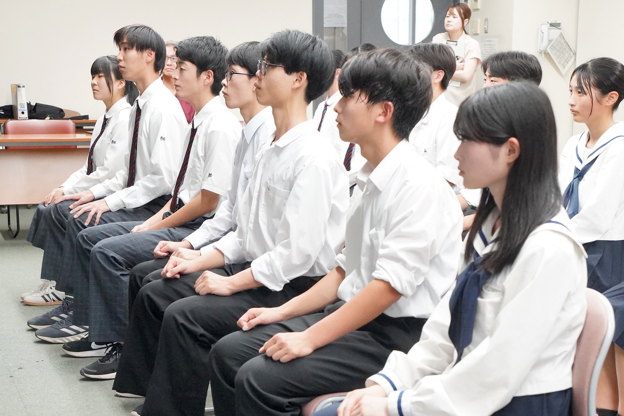 台湾でのホームステイ研修を前に高校生らが意気込みを語りました