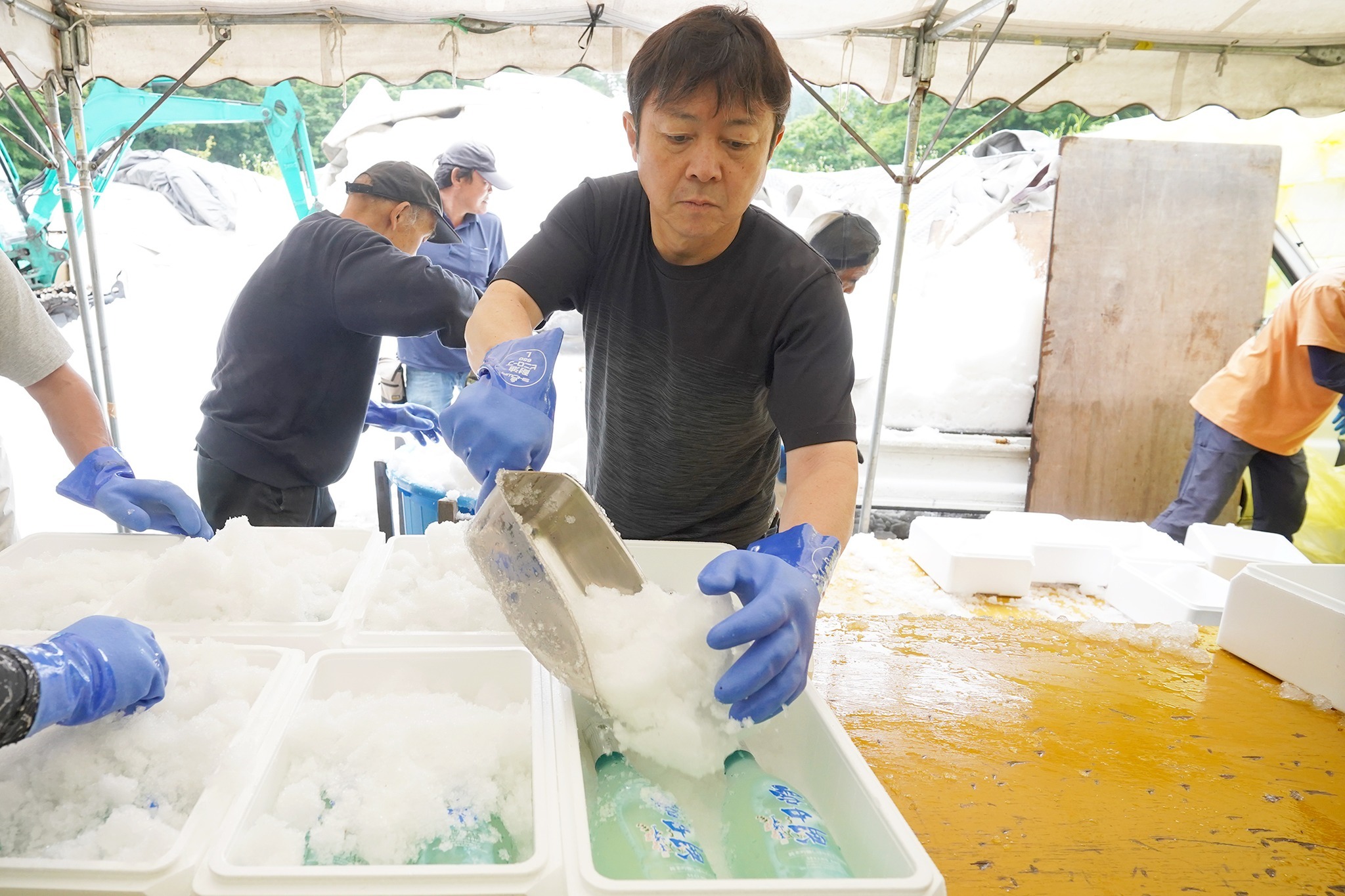 「飛騨かわい雪中酒」の蔵出しと出荷作業が行われました