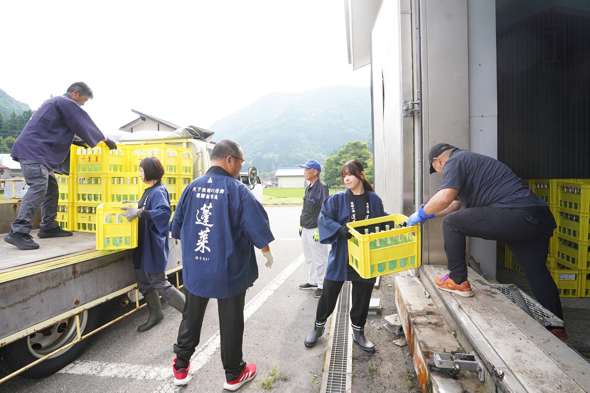 「飛騨かわい雪中酒」の蔵出しと出荷作業が行われました