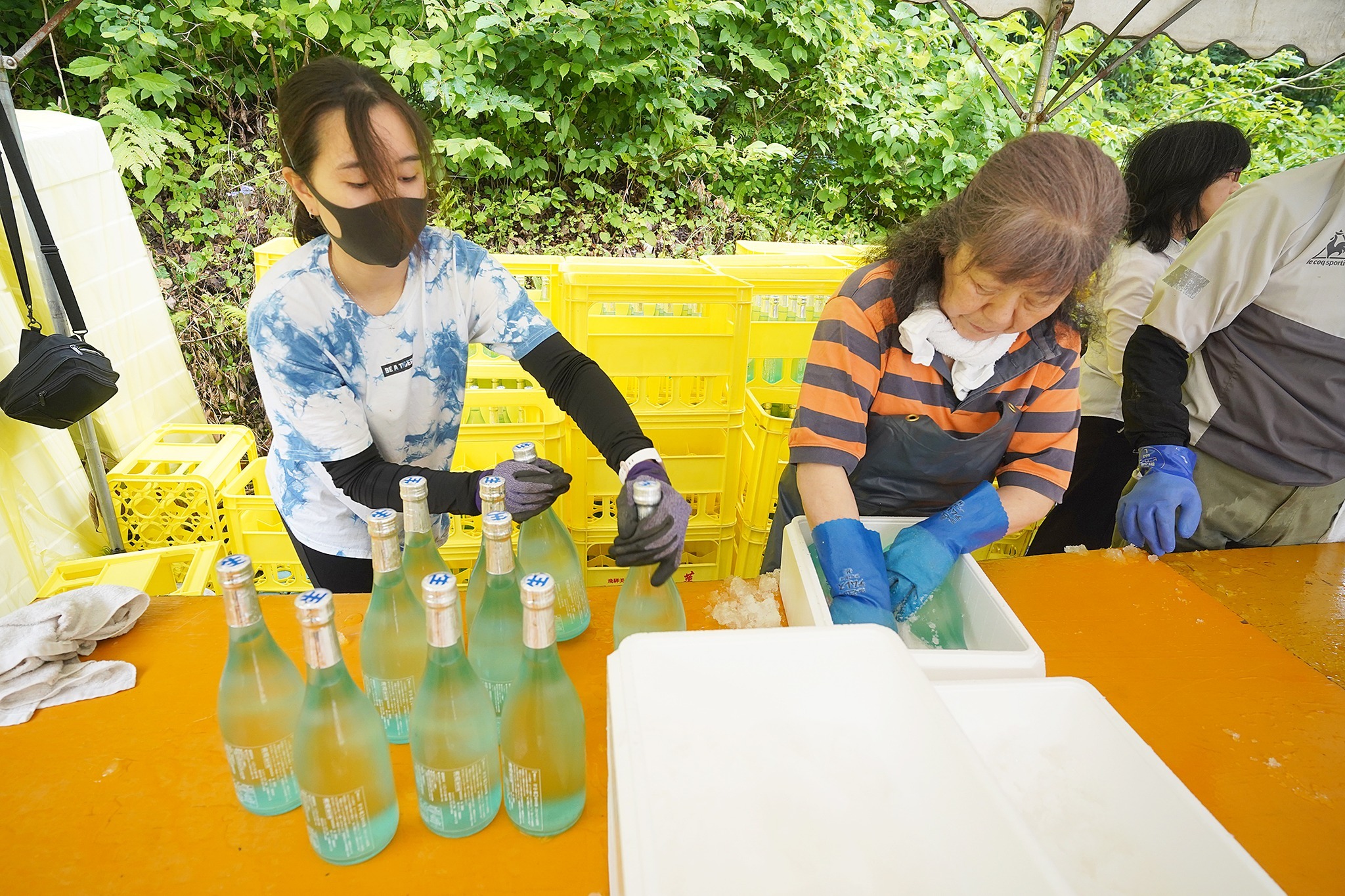 「飛騨かわい雪中酒」の蔵出しと出荷作業が行われました