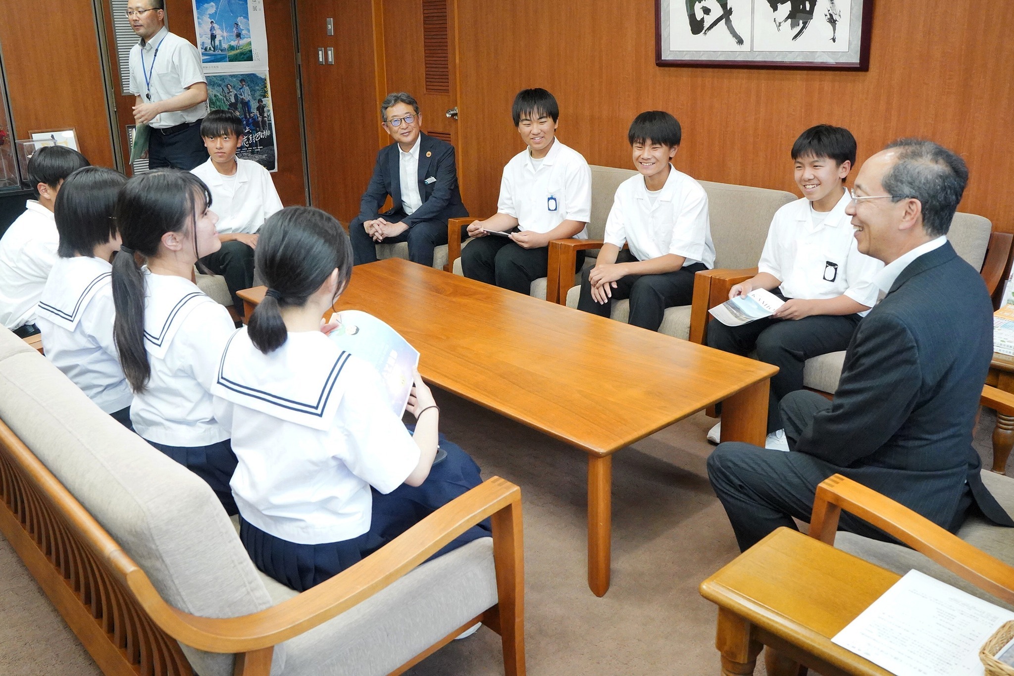 神岡中学校2年1組の生徒らがタウン誌を制作し地域へ配布