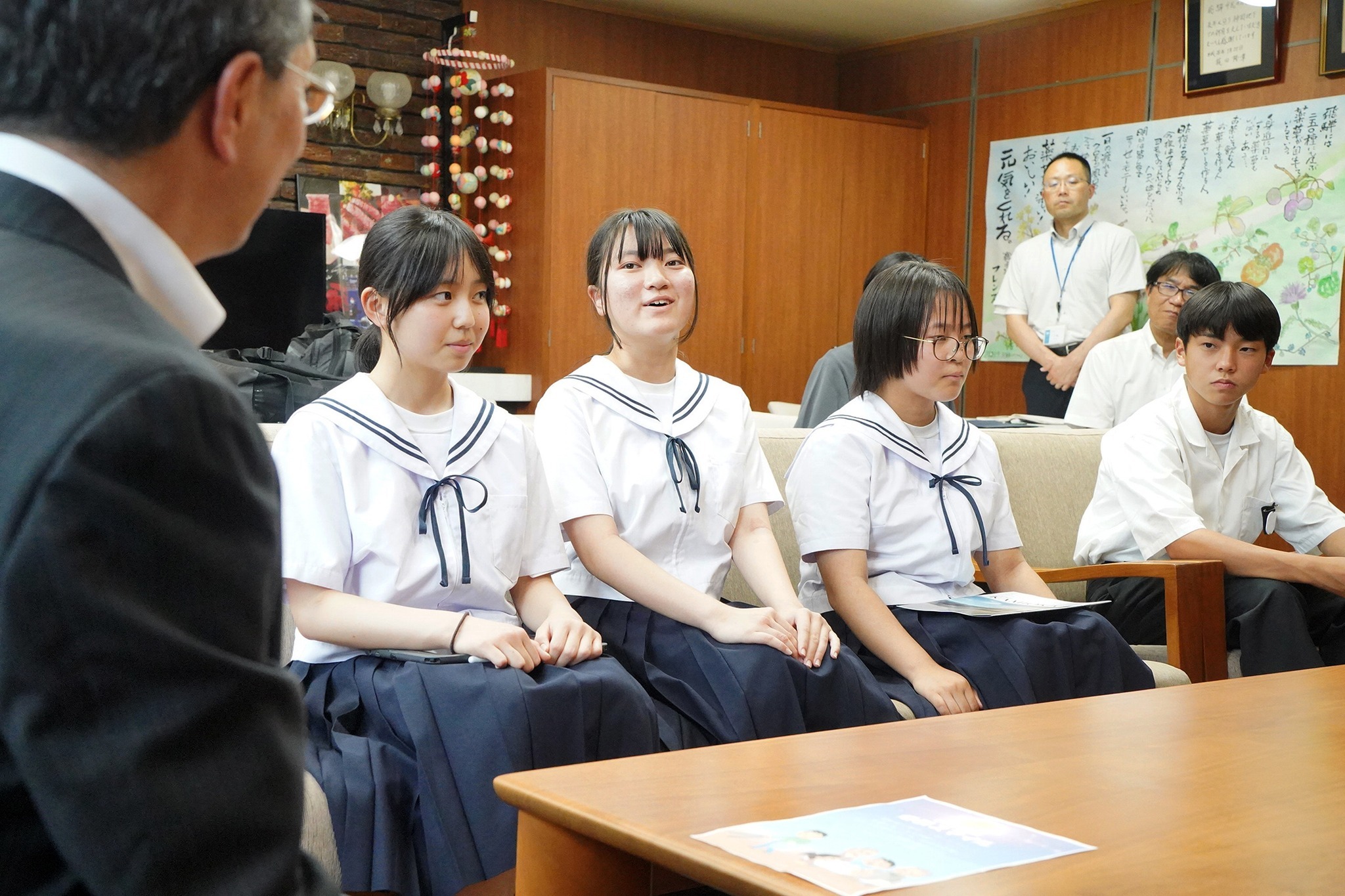 神岡中学校2年1組の生徒らがタウン誌を制作し地域へ配布