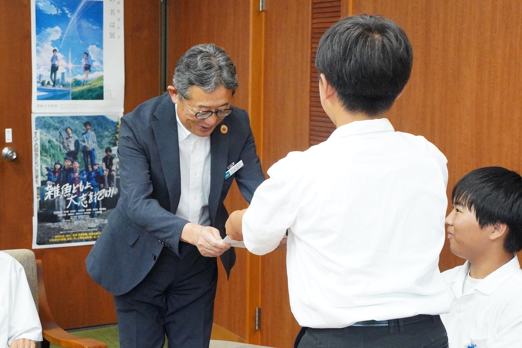 神岡中学校2年1組の生徒らがタウン誌を制作し地域へ配布