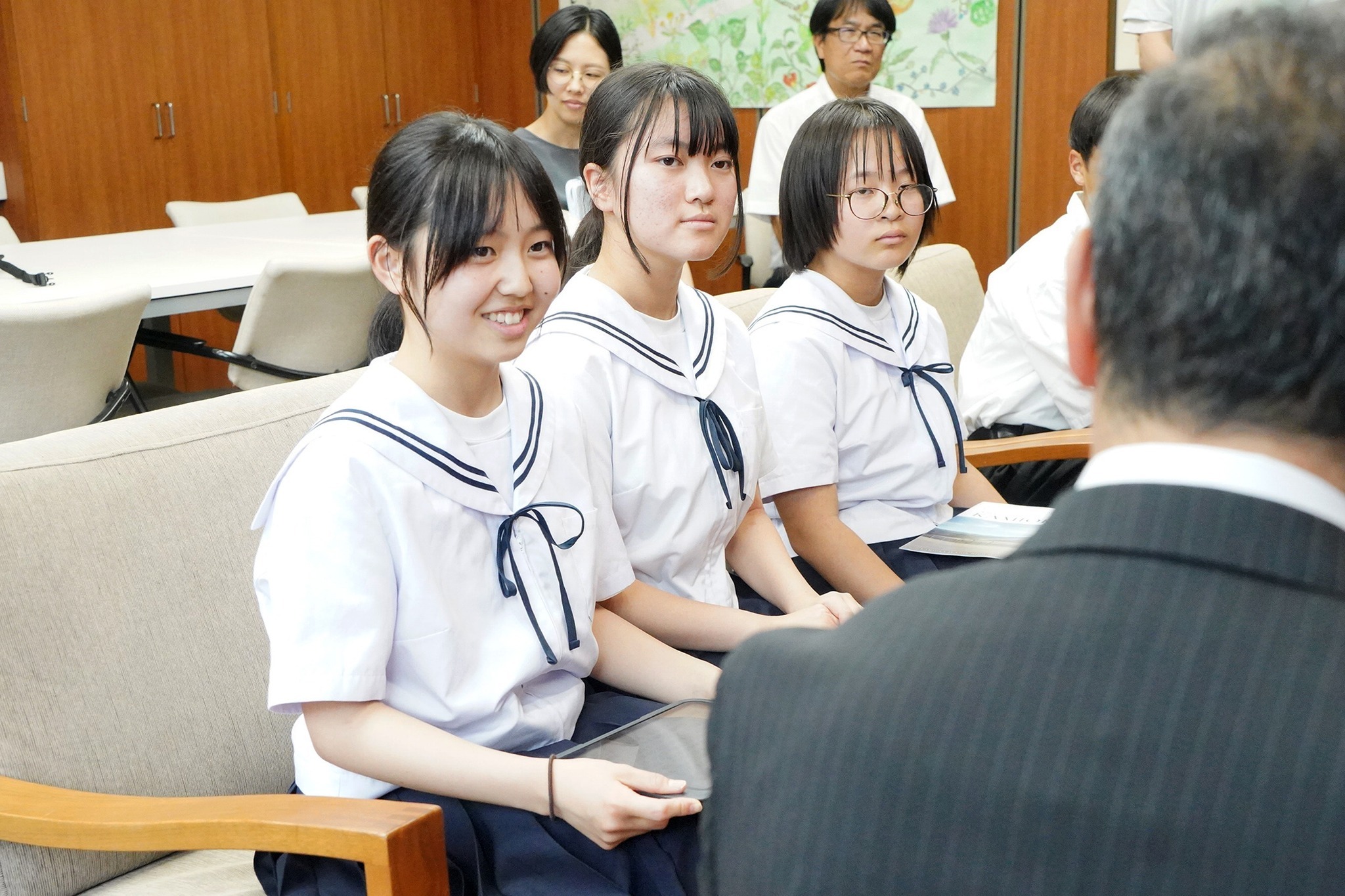 神岡中学校2年1組の生徒らがタウン誌を制作し地域へ配布