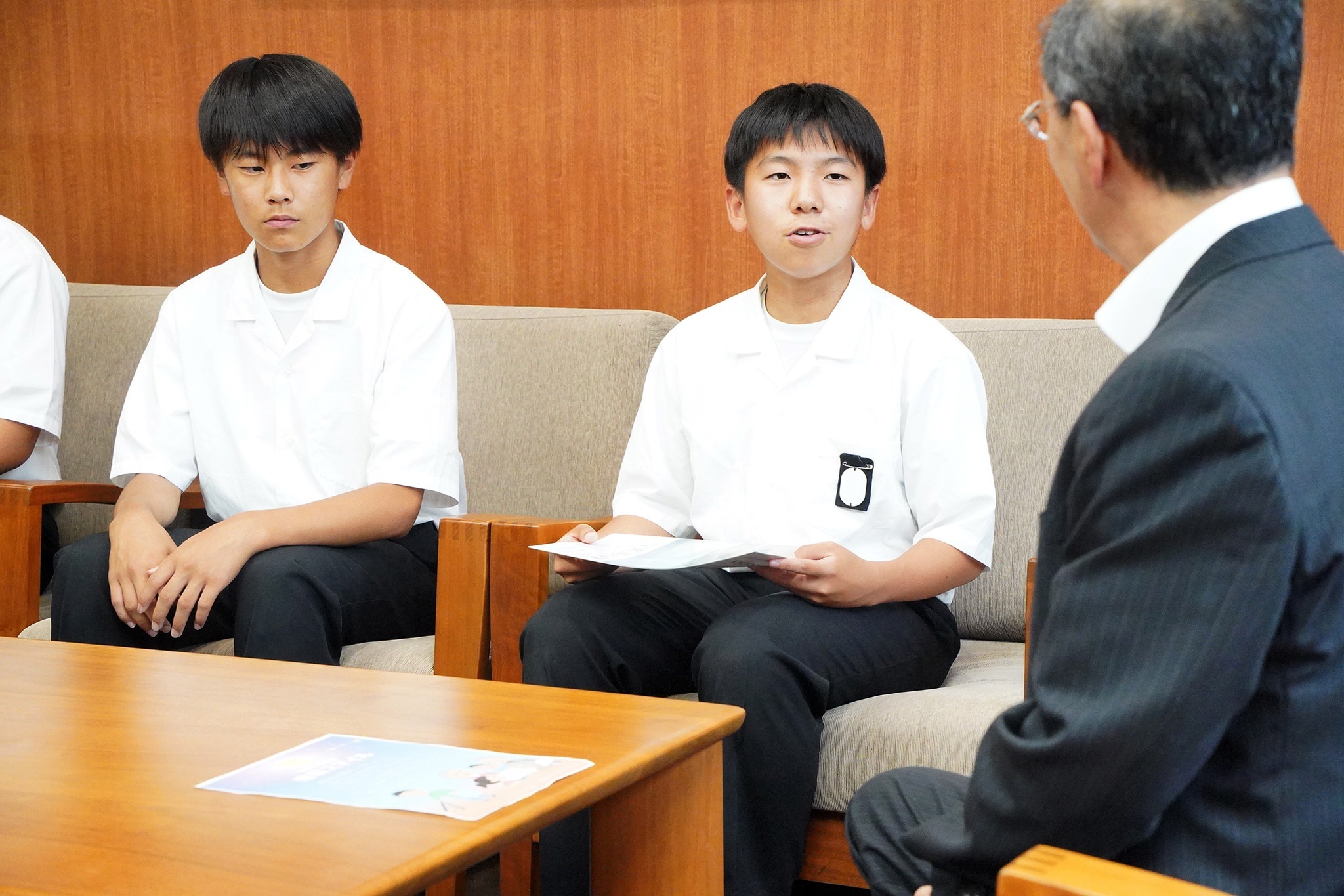 神岡中学校2年1組の生徒らがタウン誌を制作し地域へ配布