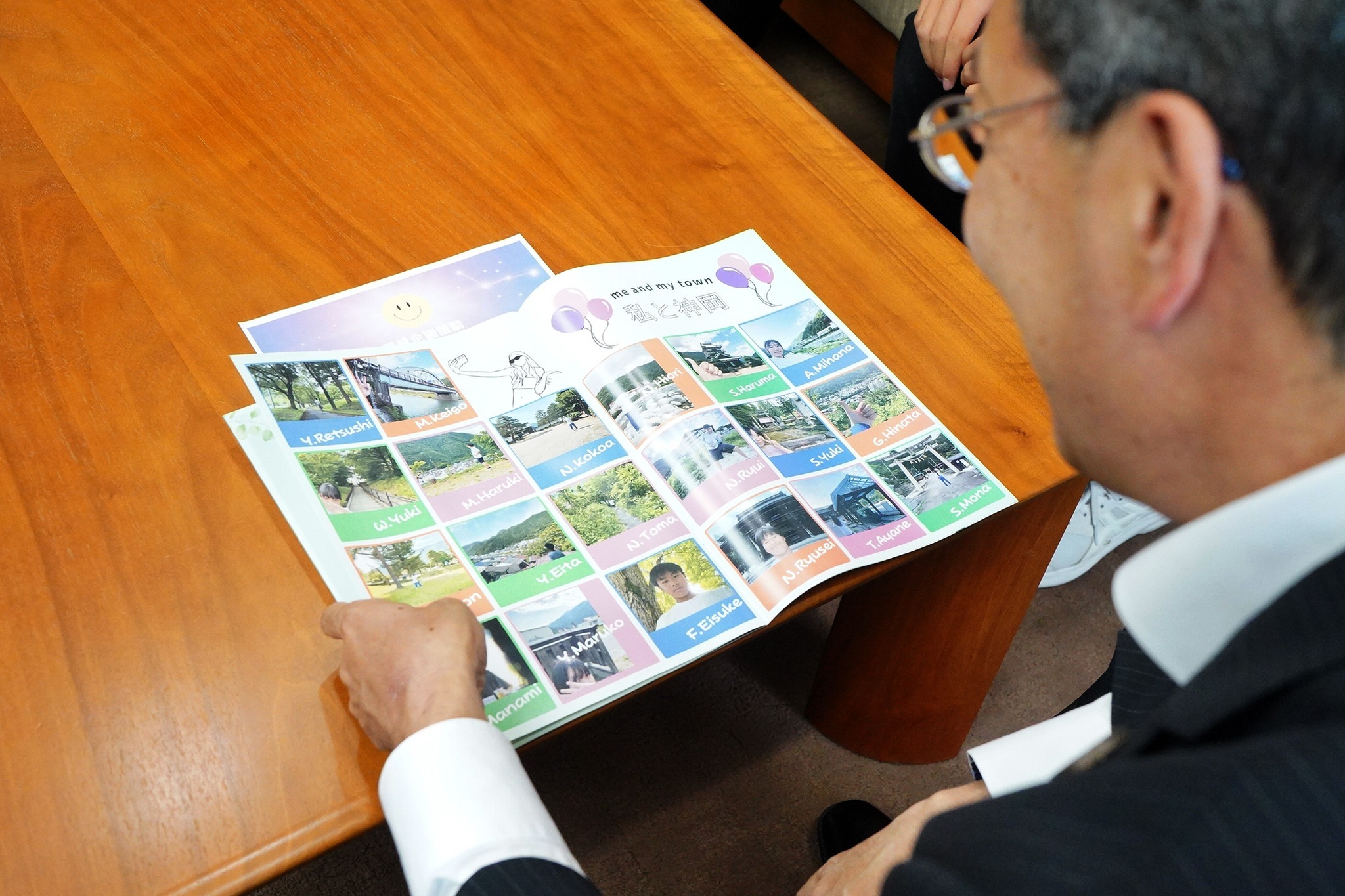 神岡中学校2年1組の生徒らがタウン誌を制作し地域へ配布