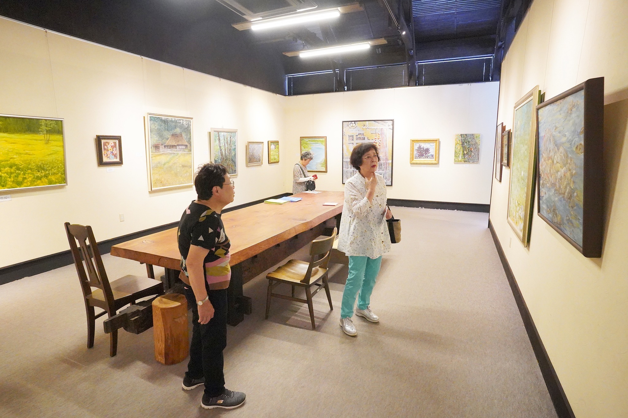 絵画サークル「一光会」が会員らの作品を展示
