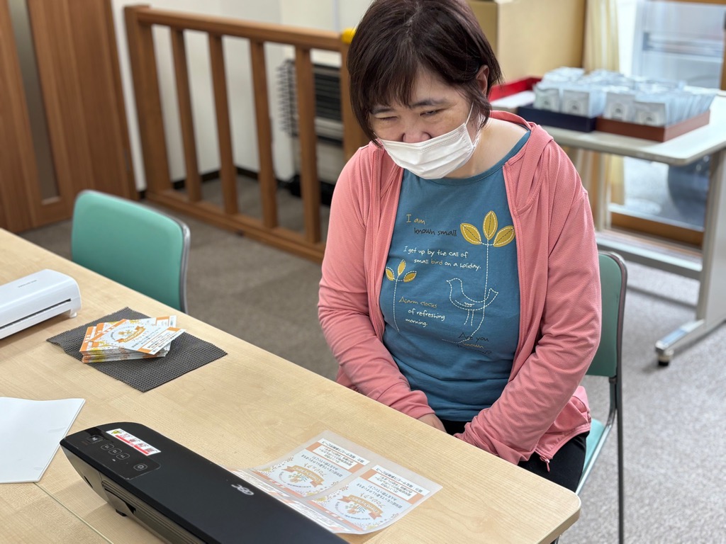 プロジェクト啓発のガーデンピックを作成する様子