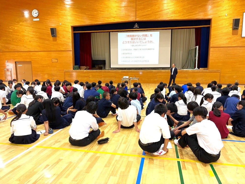 吉城高校普通科の1、2年生を対象に都竹市長による講義が行われました