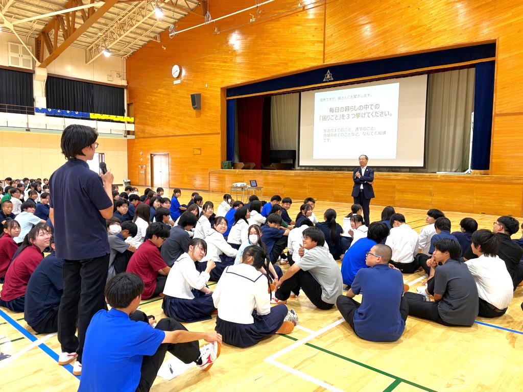 吉城高校普通科の1、2年生を対象に都竹市長による講義が行われました