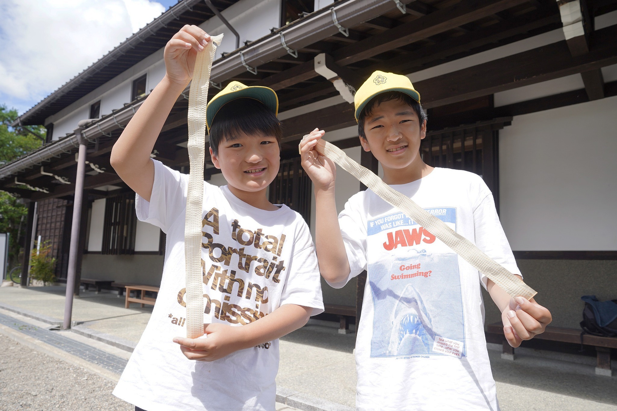 古川小6年生がかんな削り体験や町並み見学などを行いました