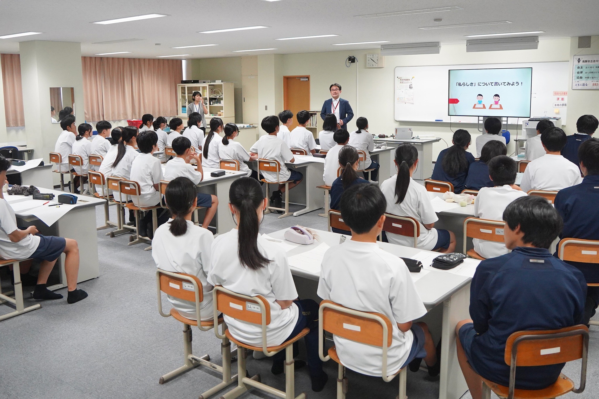 朝日新聞社による作文指導の出前教室を開催