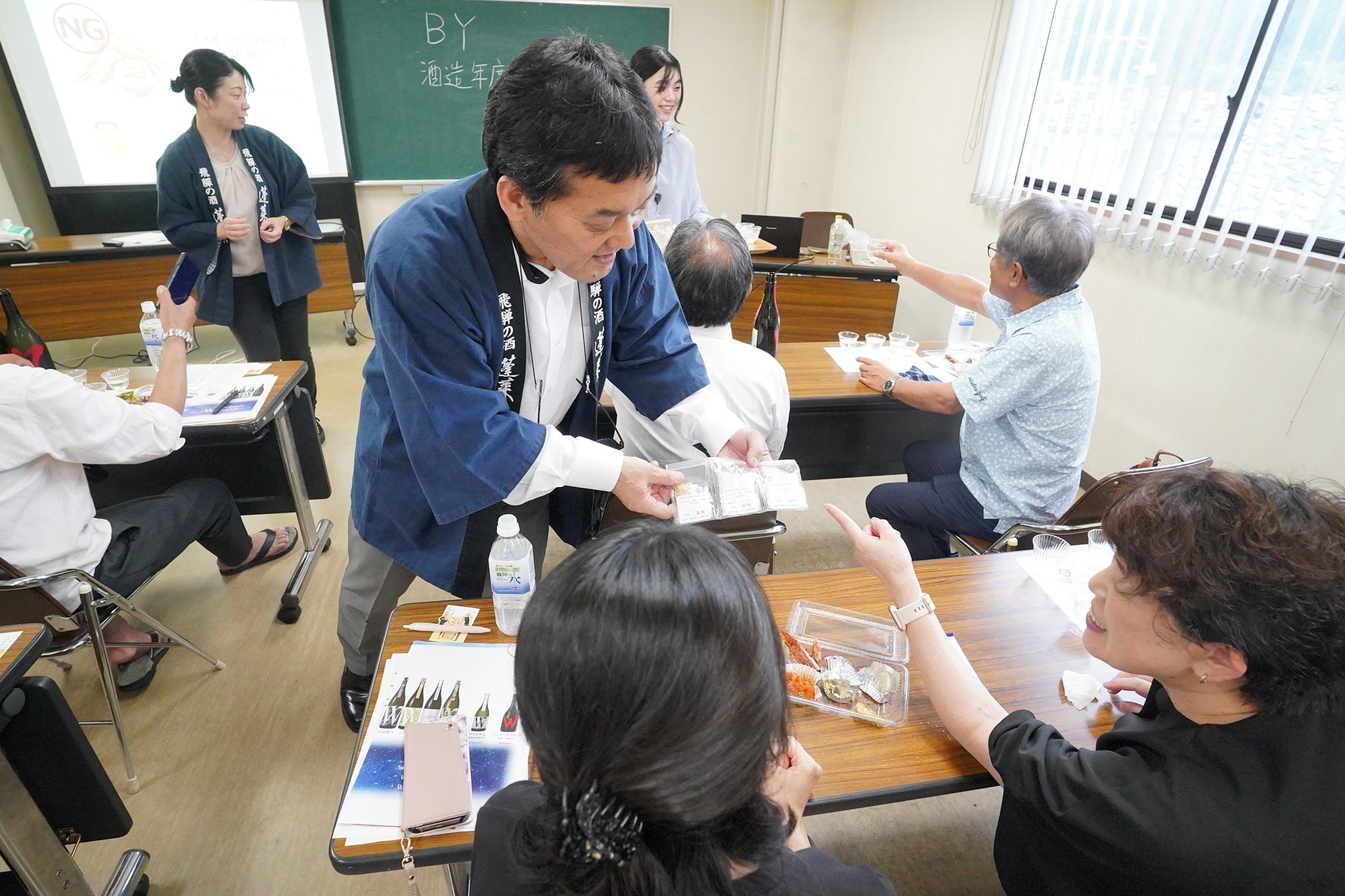 「日本酒」をテーマに講座が開かれました
