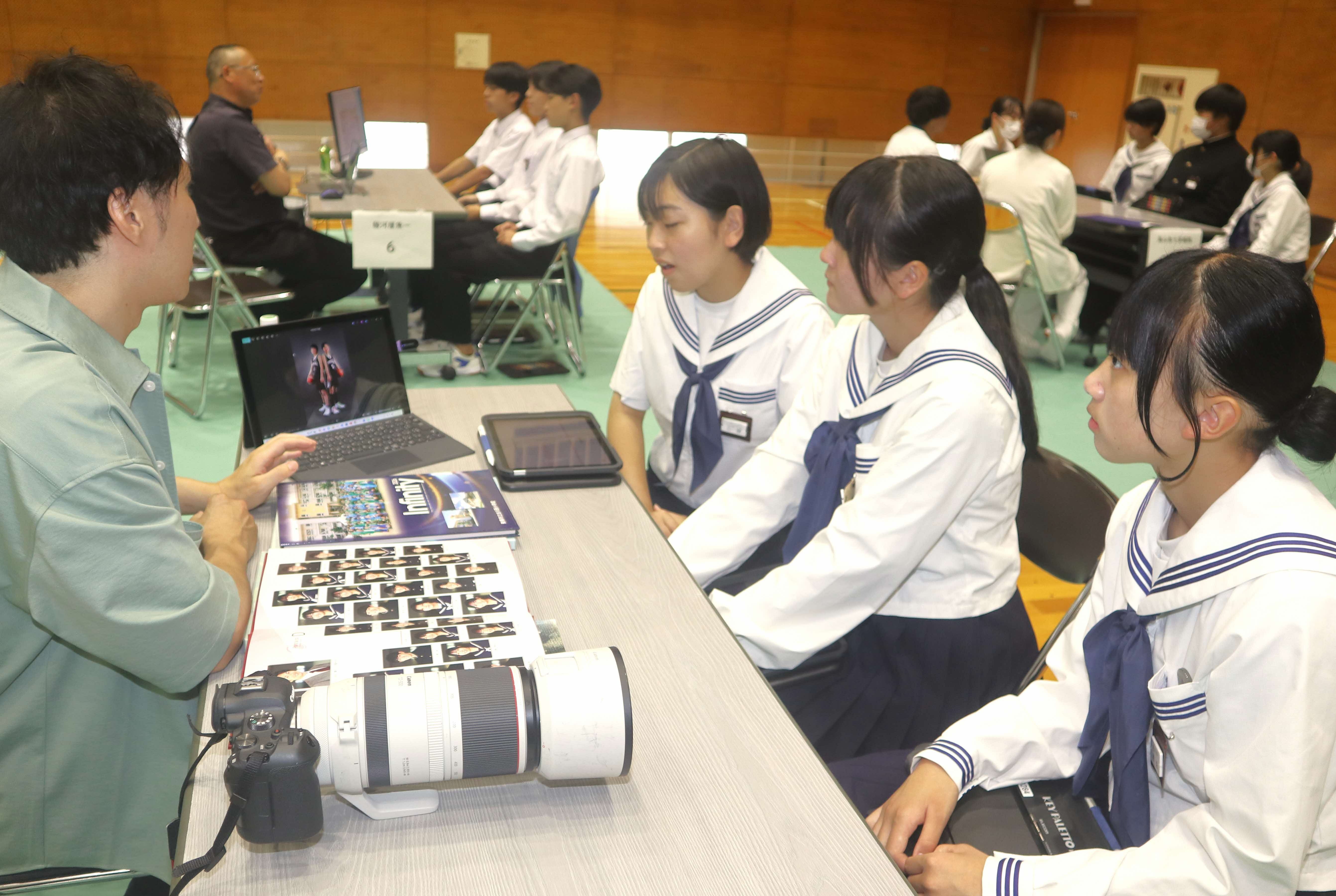 古川中で多種多様な職業を学び、職場体験に活かす「ふるさと職業展」が開催されました
