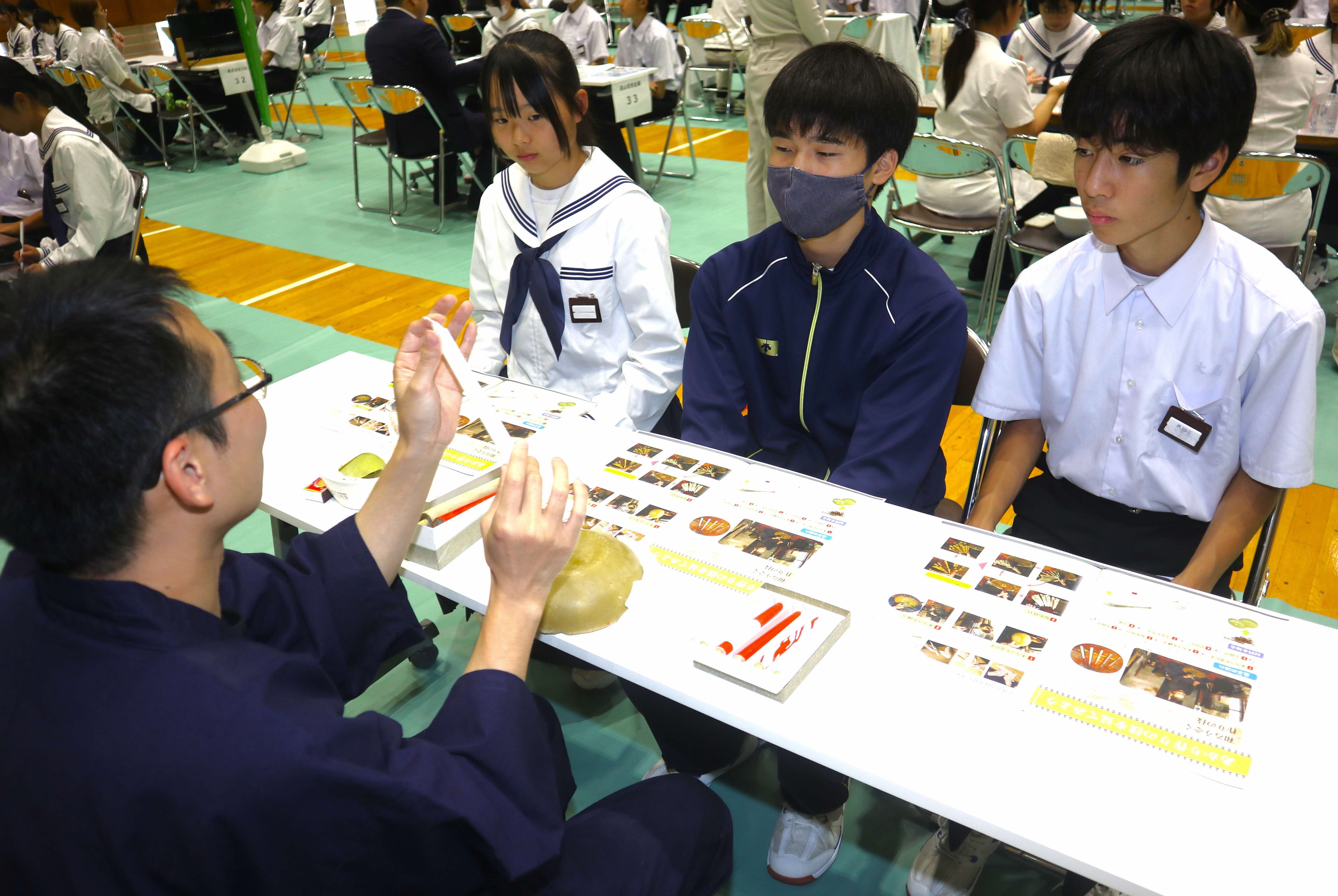 古川中で多種多様な職業を学び、職場体験に活かす「ふるさと職業展」が開催されました