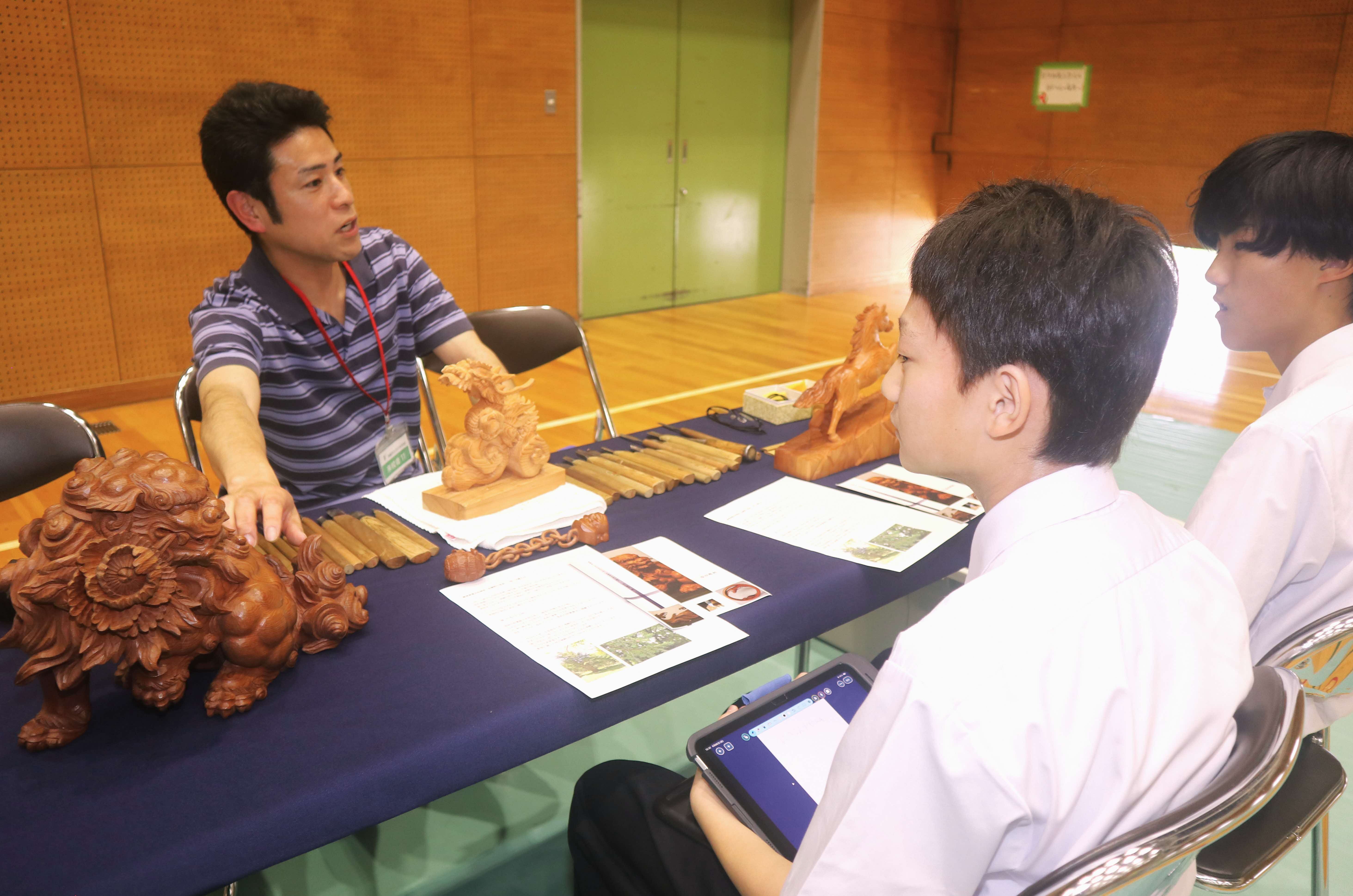 古川中で多種多様な職業を学び、職場体験に活かす「ふるさと職業展」が開催されました