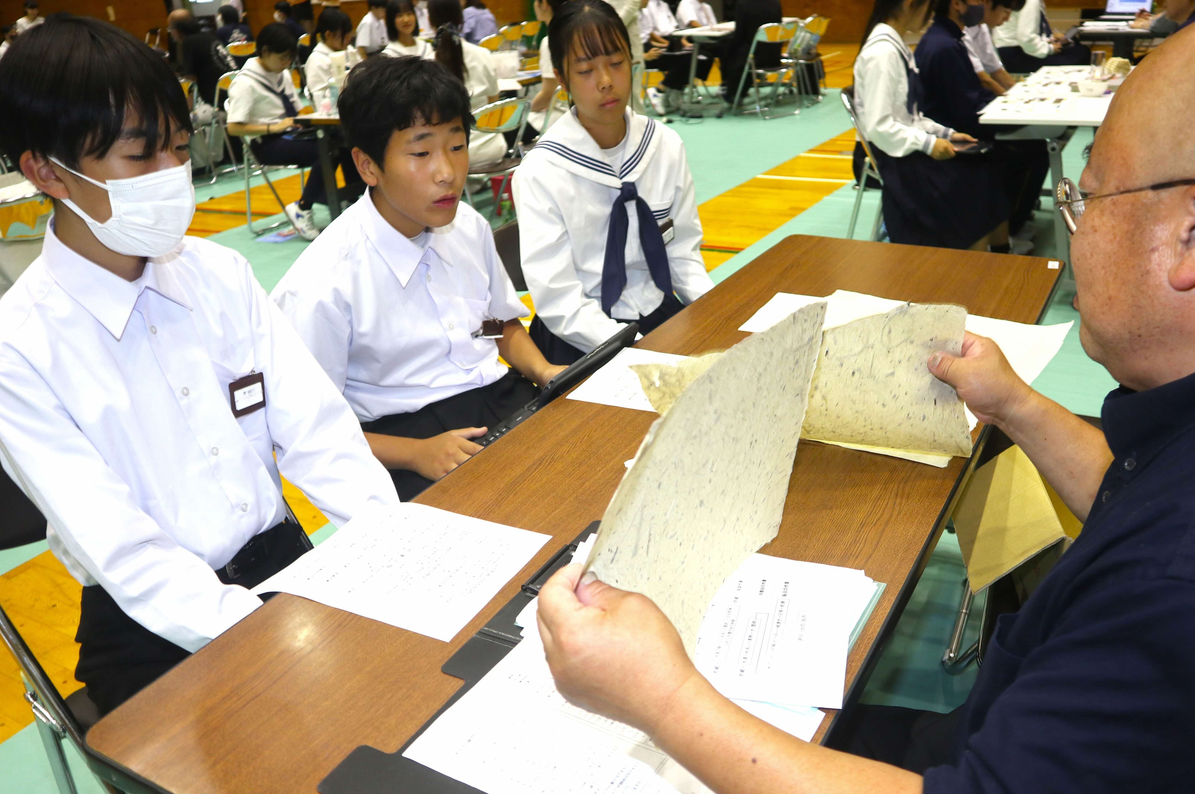 古川中で多種多様な職業を学び、職場体験に活かす「ふるさと職業展」が開催されました