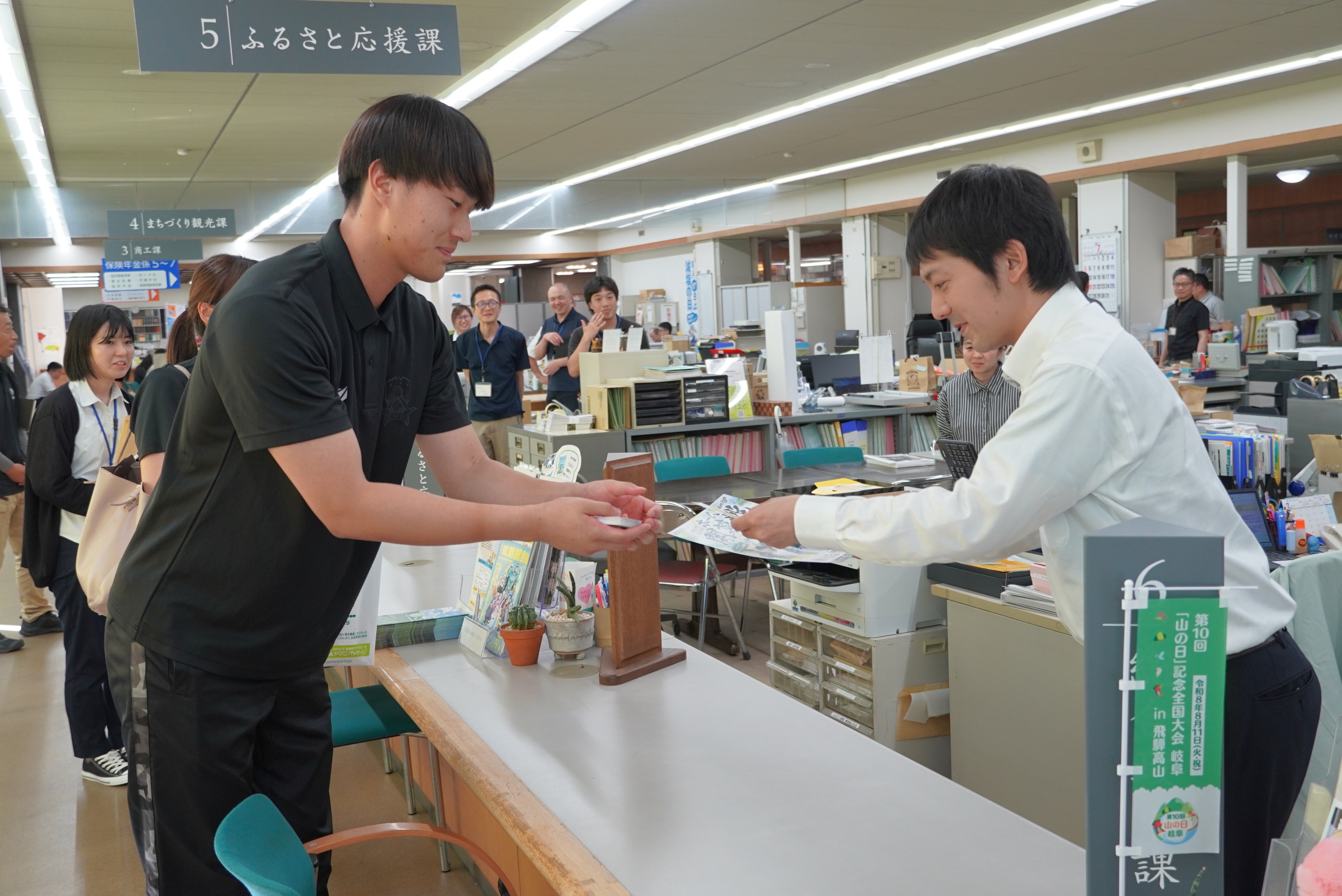 FC岐阜ホームタウン応援大使が表敬訪問しました