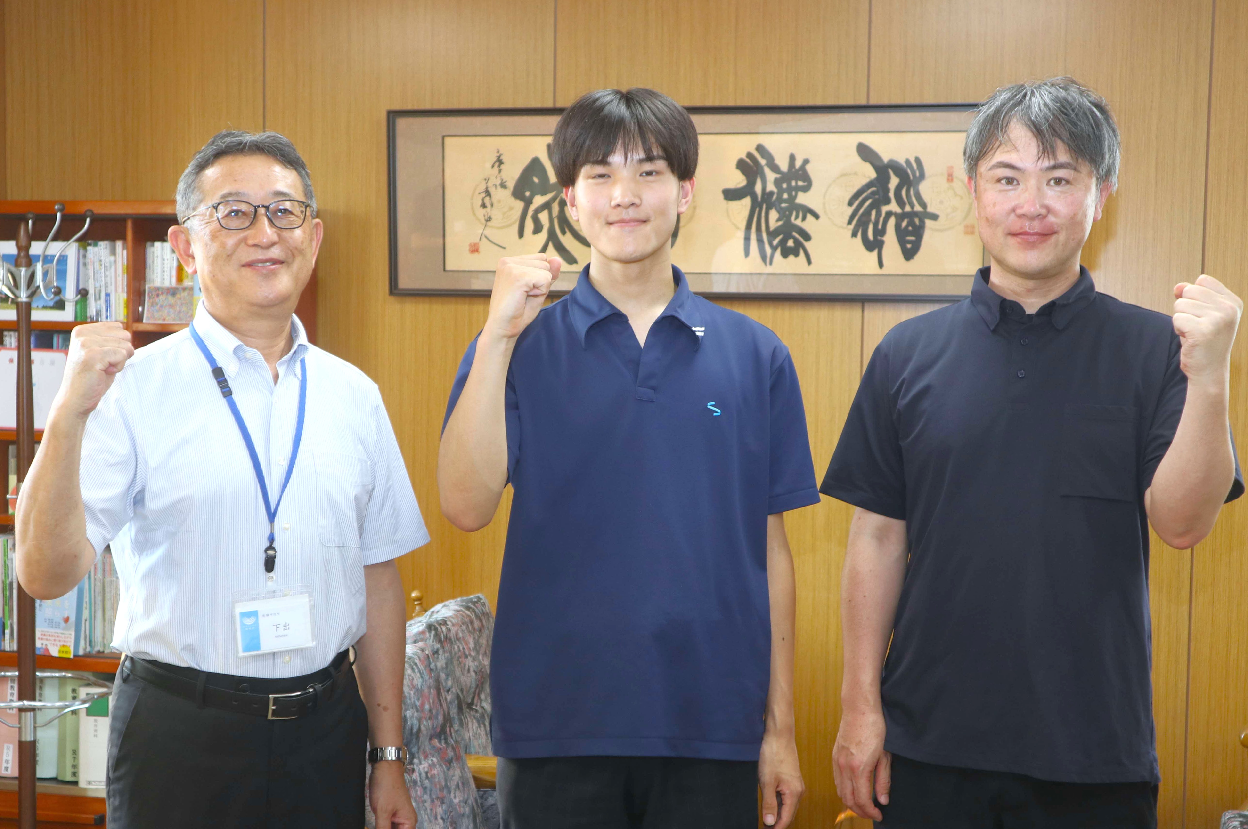 インターハイ卓球競技に出場する河合町出身の池田選手を教育長が激励