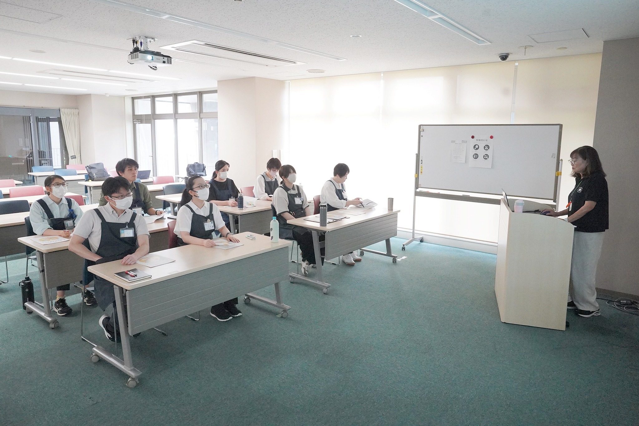 飛騨市図書館の職員を対象に「認知症サポーター養成講座」を開催
