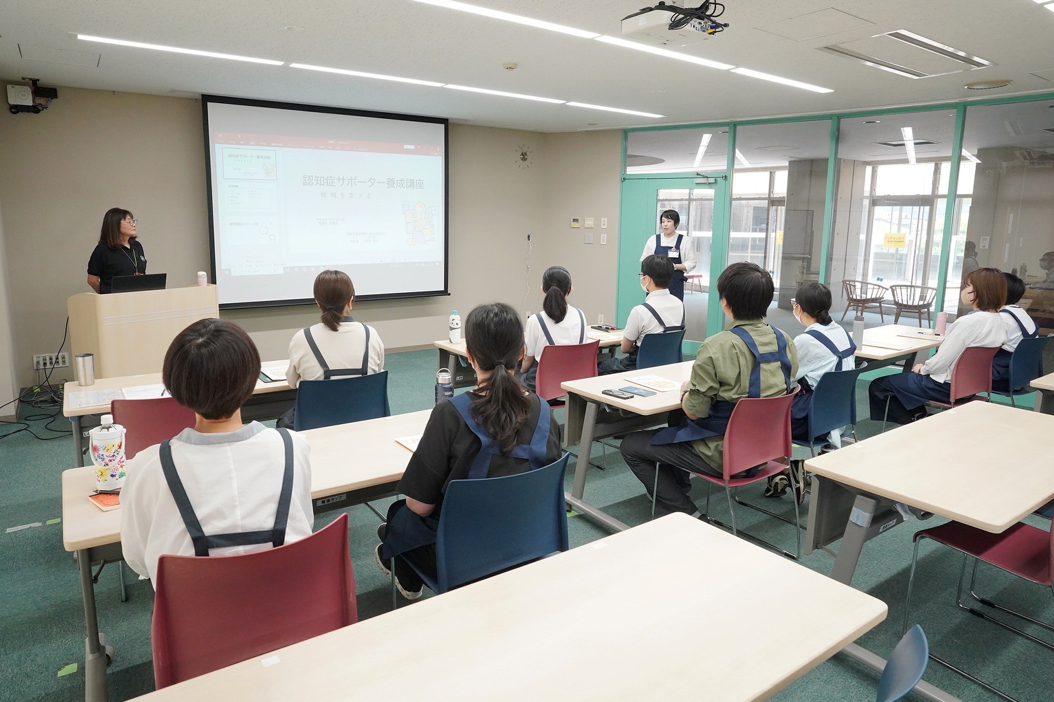 飛騨市図書館の職員を対象に「認知症サポーター養成講座」を開催