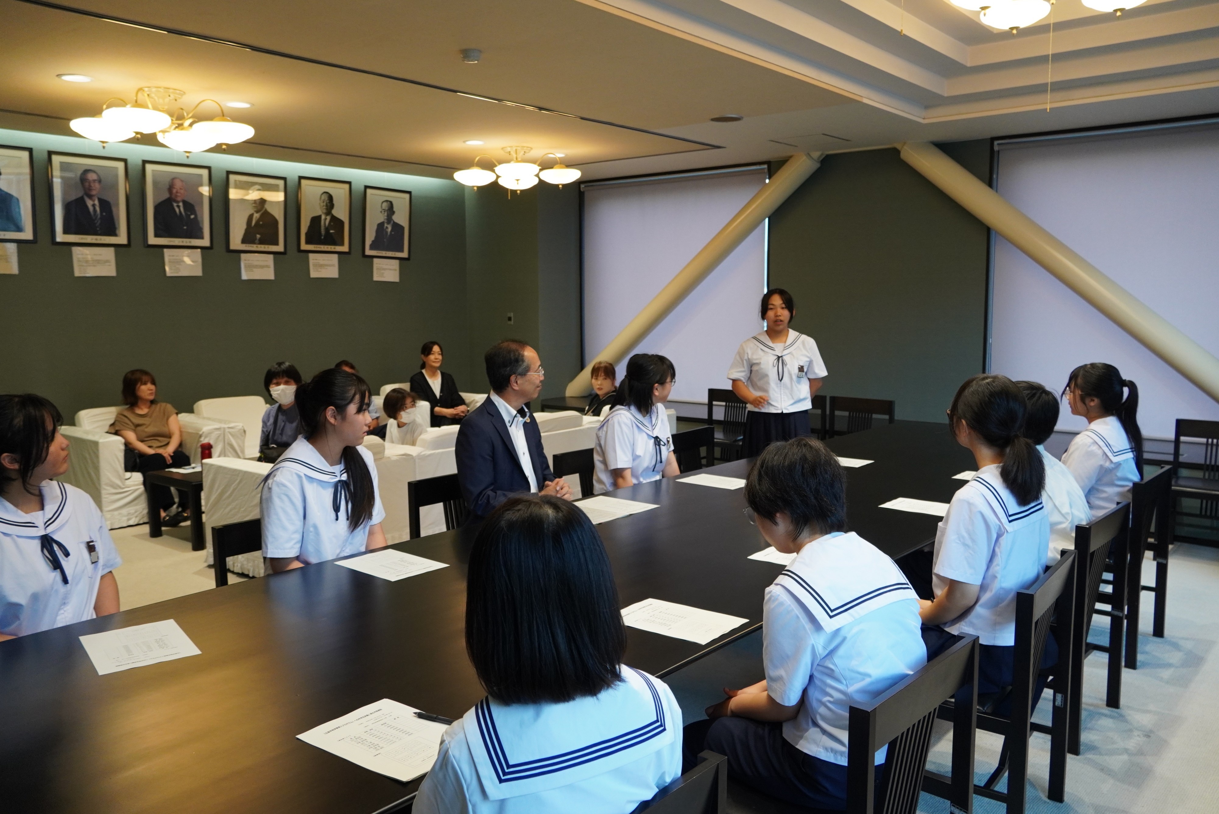 平和学習で広島に派遣される中学生の激励会が開かれました