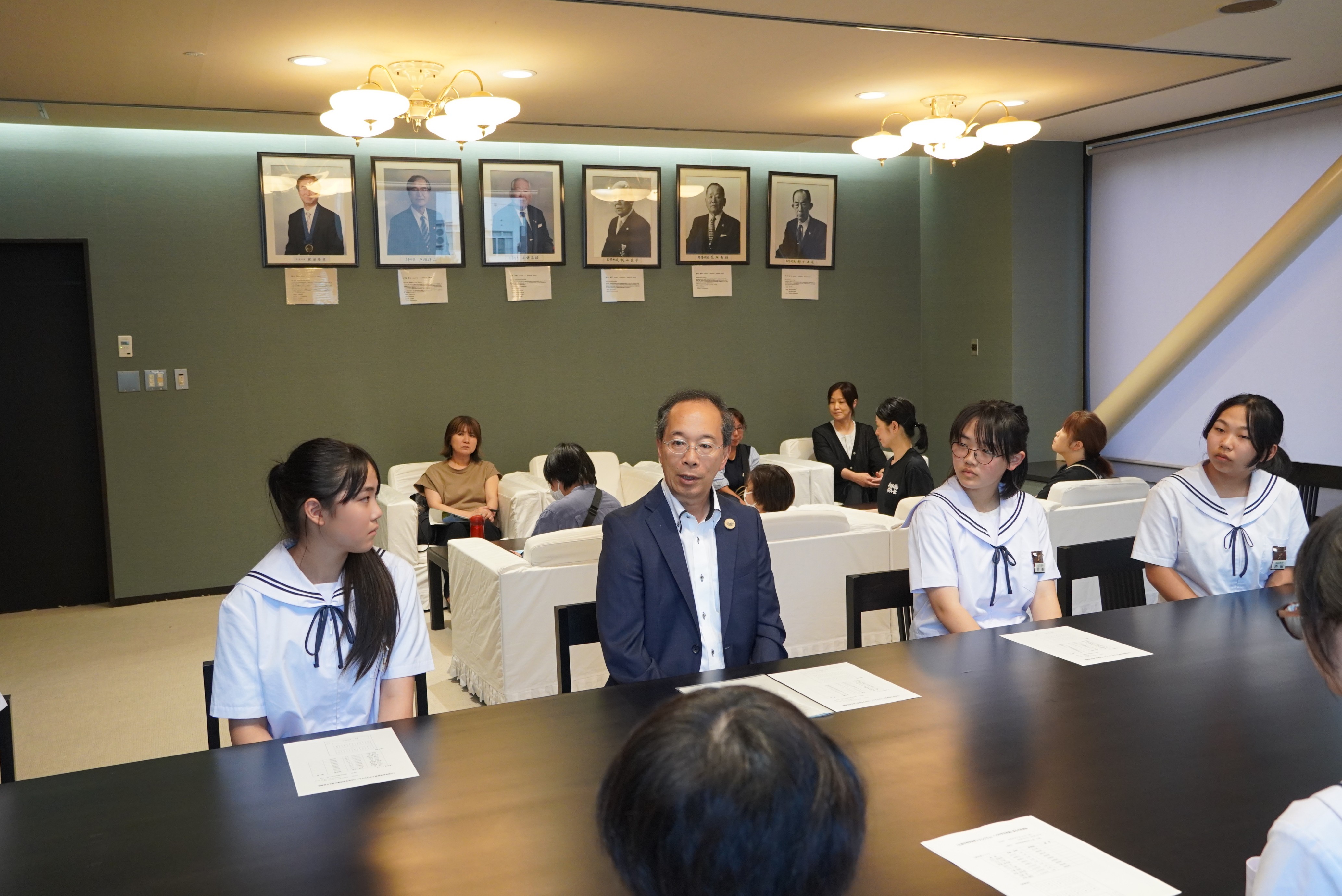 平和学習で広島に派遣される中学生の激励会が開かれました