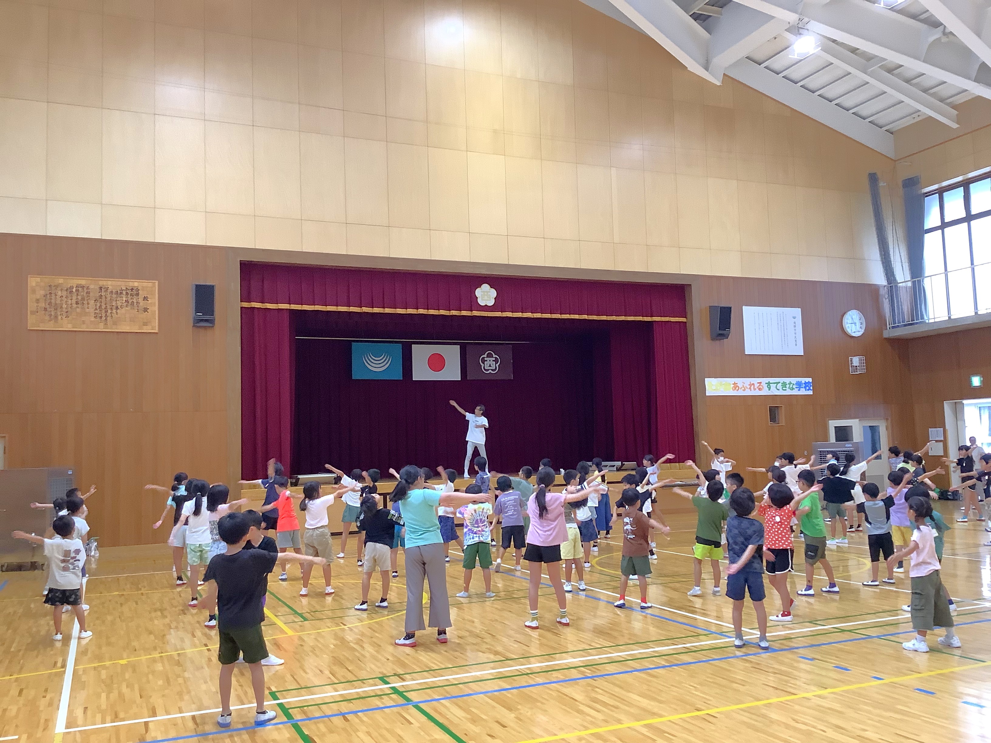 内児童クラブでラジオ体操1級指導士 萩さんが指導を行いました