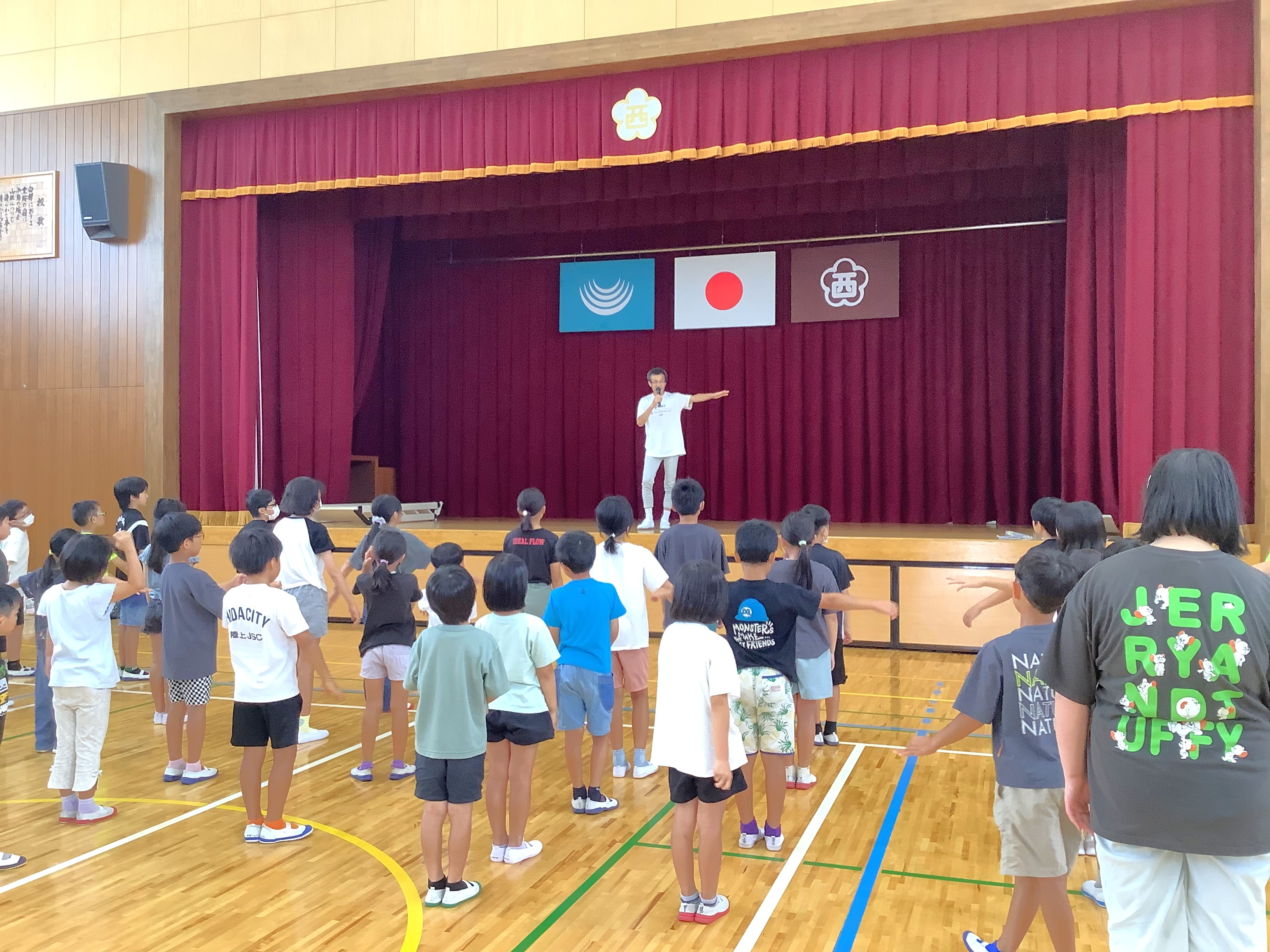 内児童クラブでラジオ体操1級指導士 萩さんが指導を行いました
