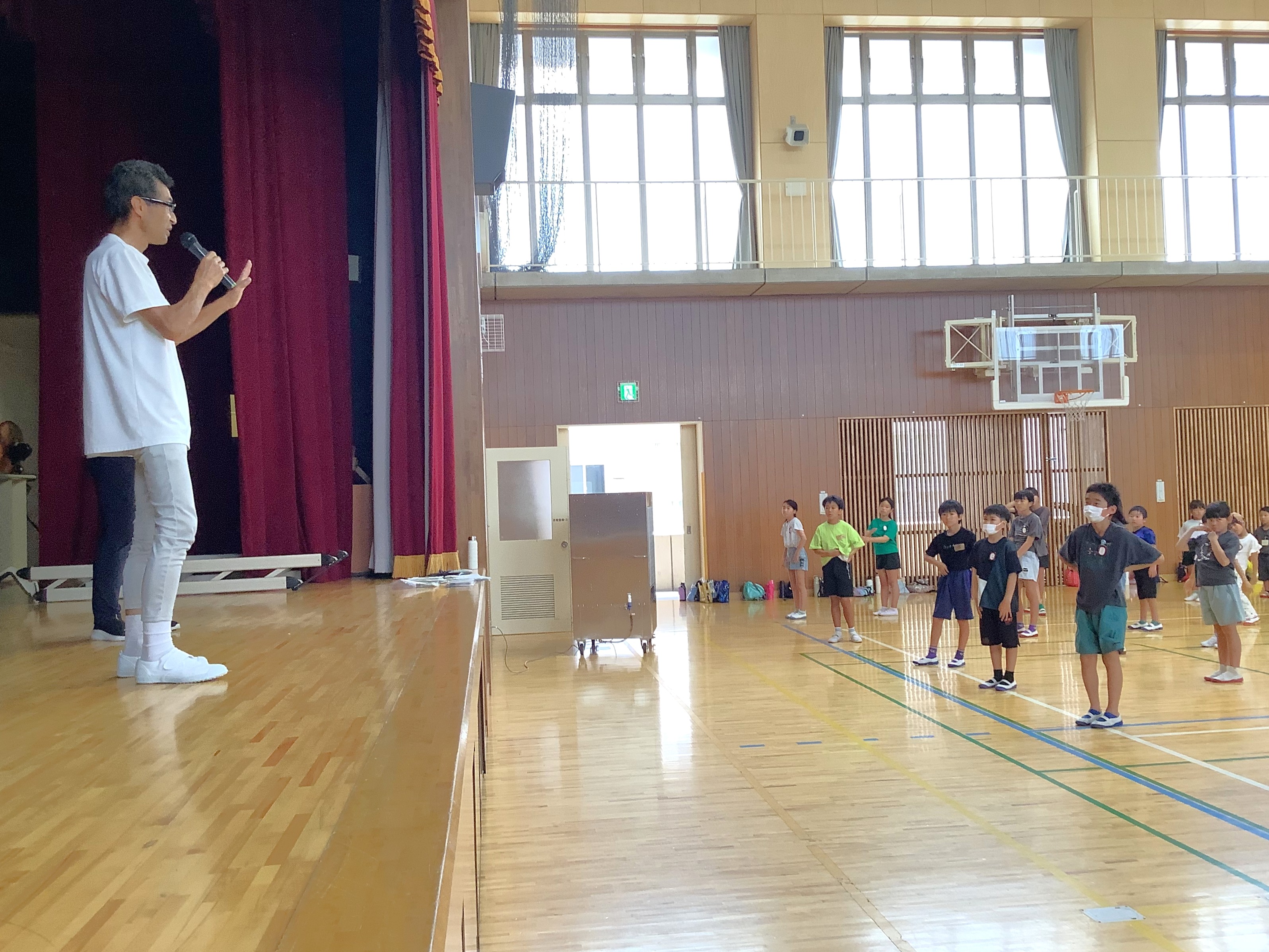 内児童クラブでラジオ体操1級指導士 萩さんが指導を行いました