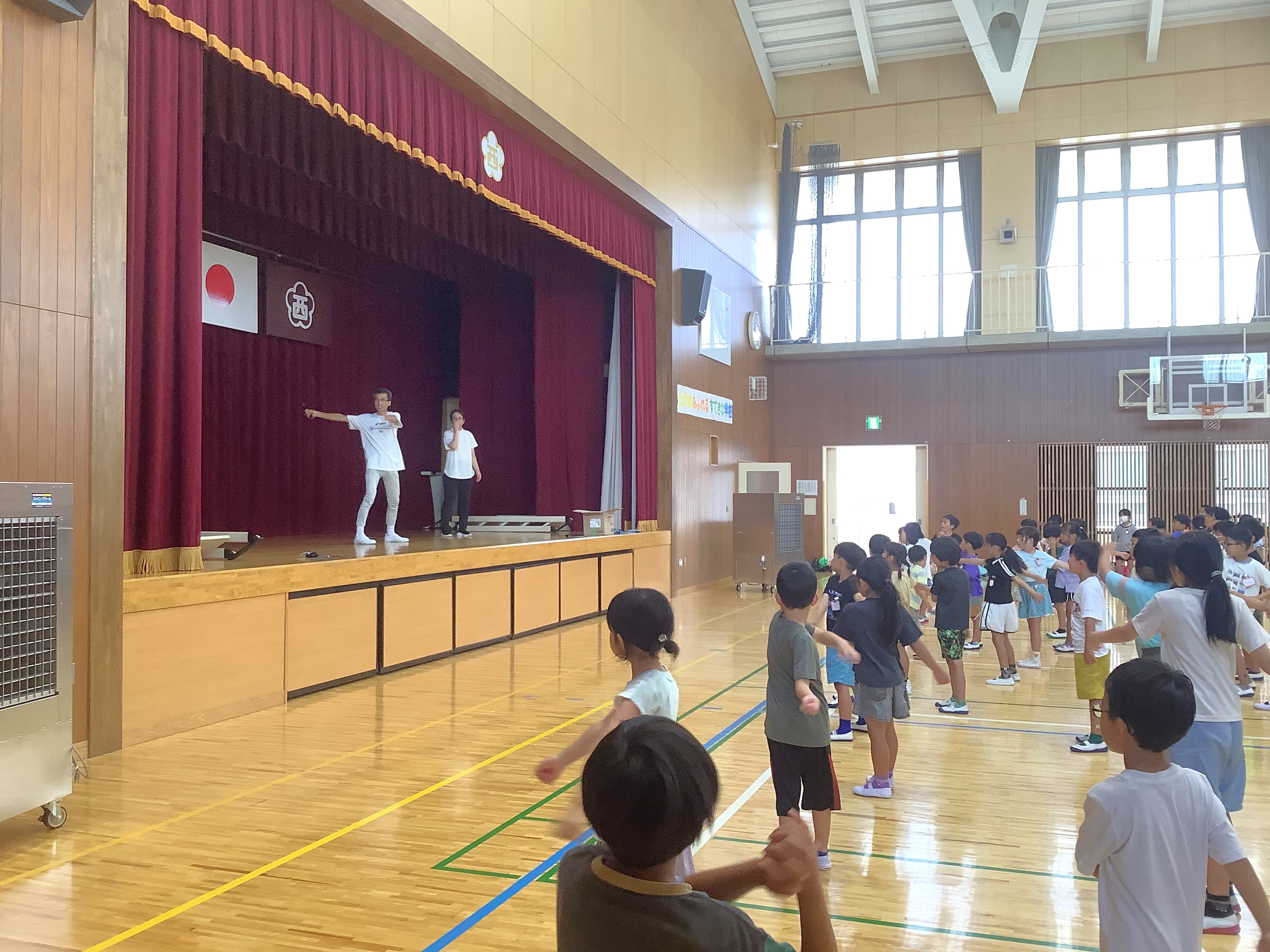 内児童クラブでラジオ体操1級指導士 萩さんが指導を行いました
