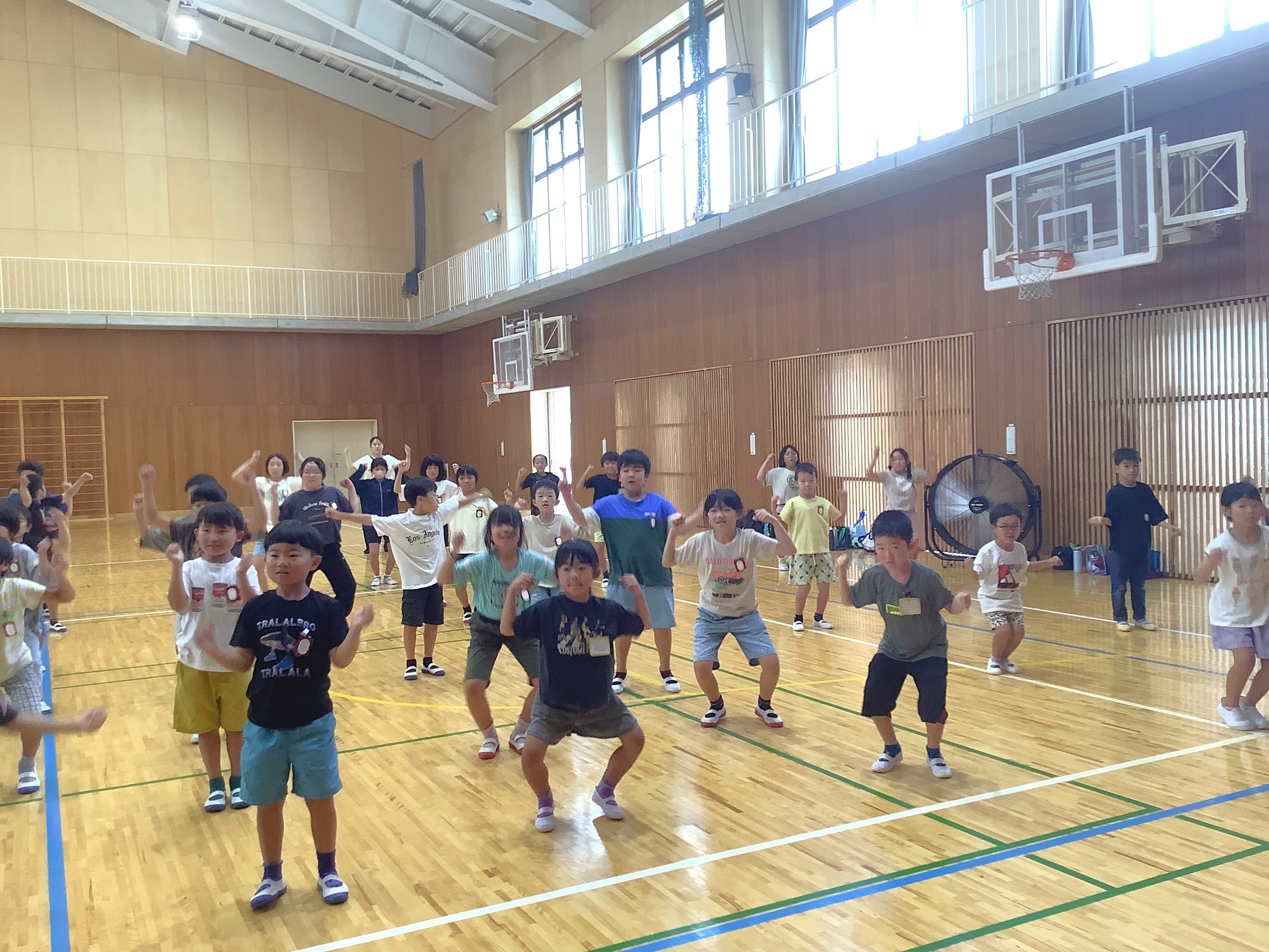 内児童クラブでラジオ体操1級指導士 萩さんが指導を行いました