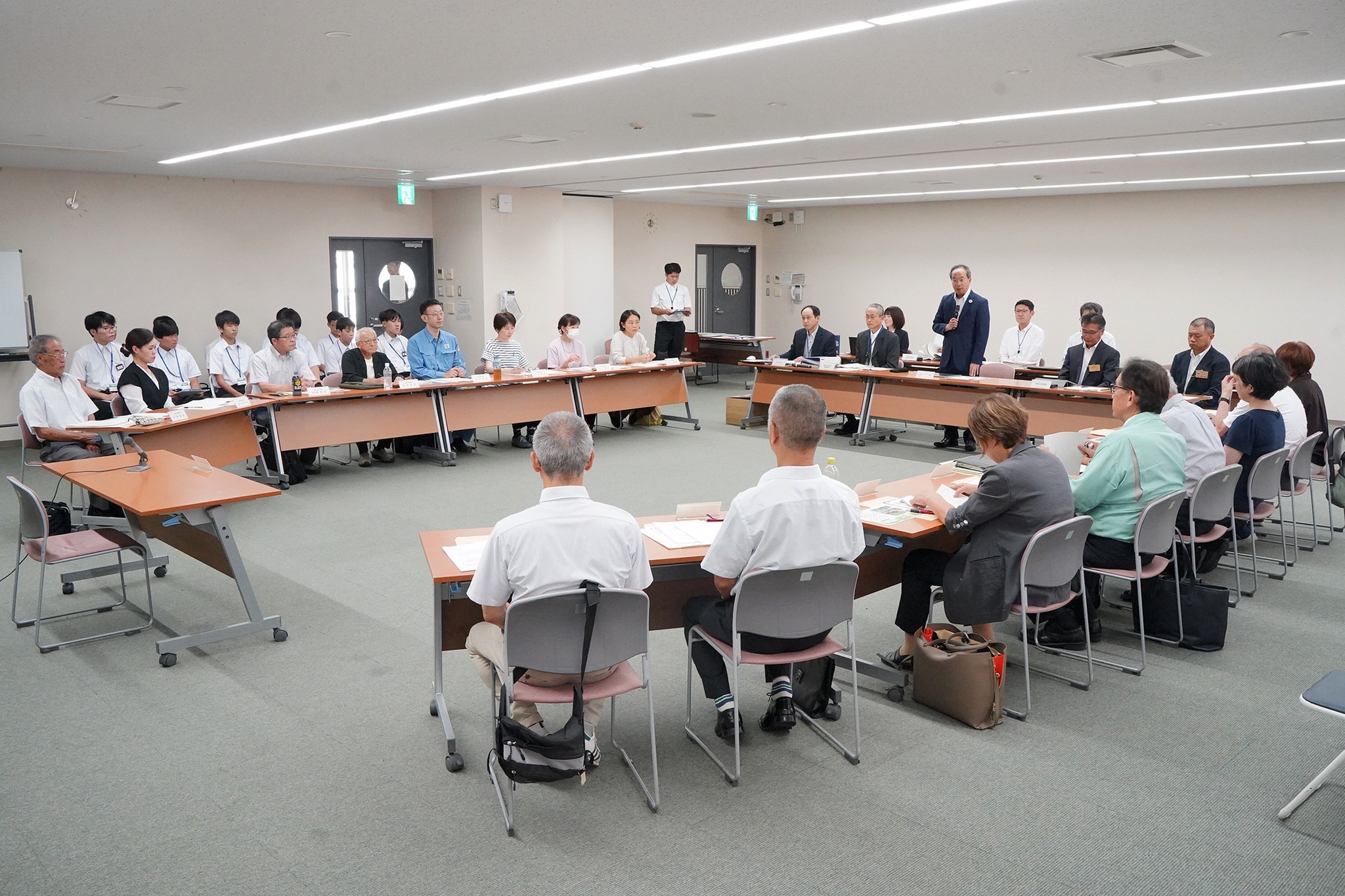 地域の環境保全に向け、それぞれの立場から意見を交わしました