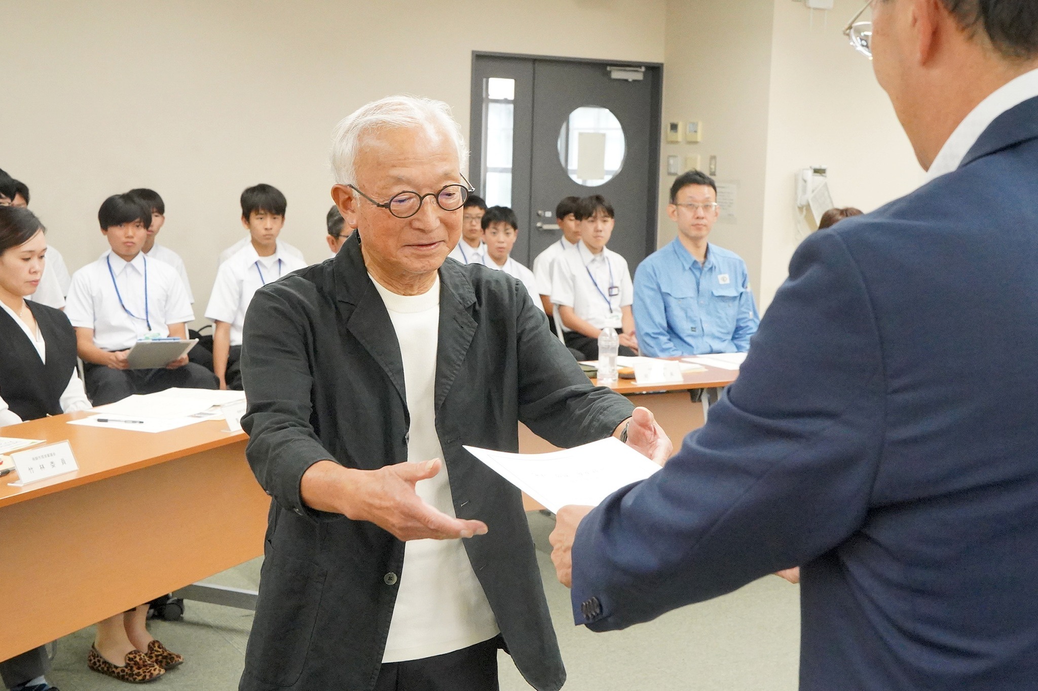 地域の環境保全に向け、それぞれの立場から意見を交わしました