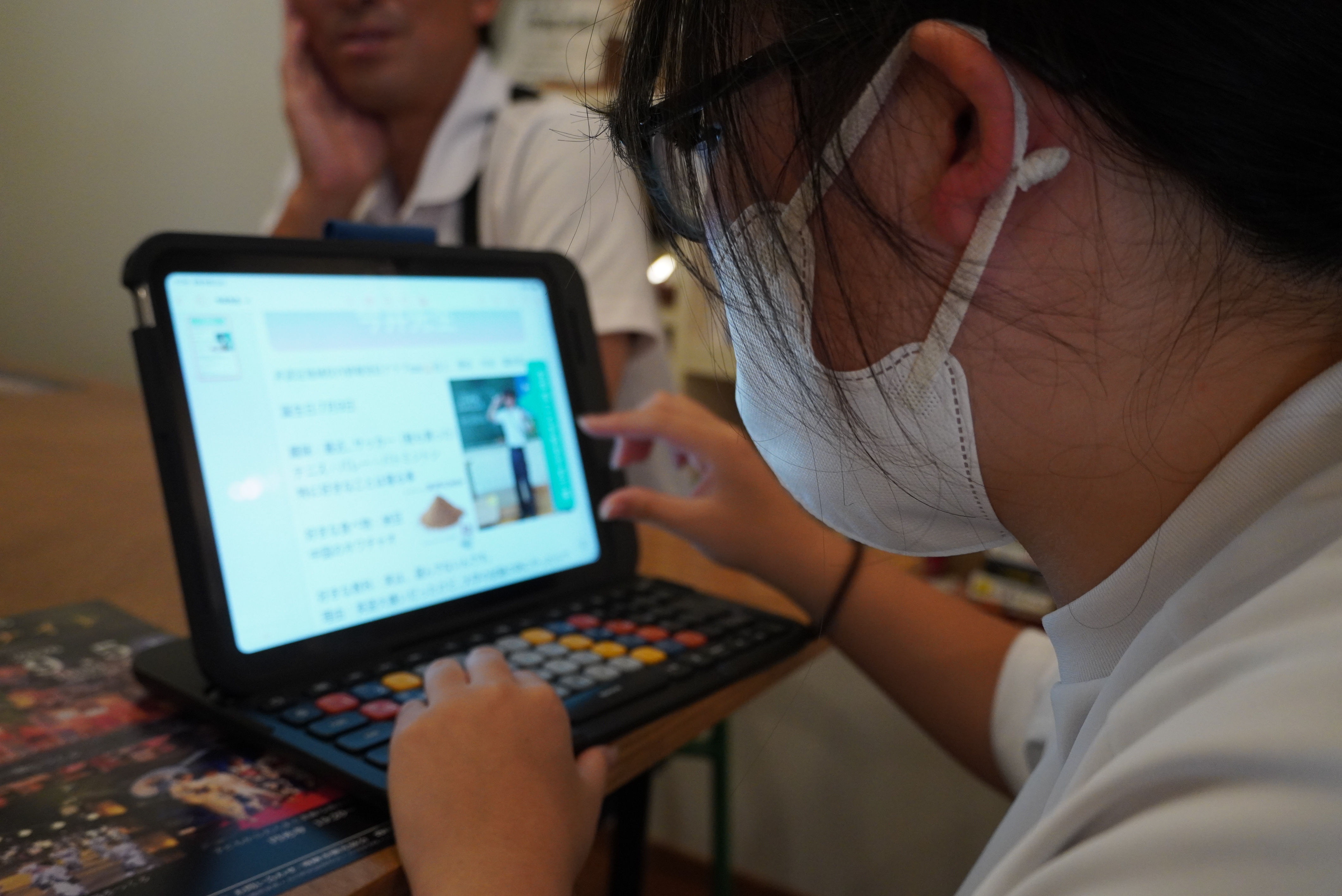 白壁キャンドルナイトに向け中学生と小学生が盆踊りの稽古に挑戦