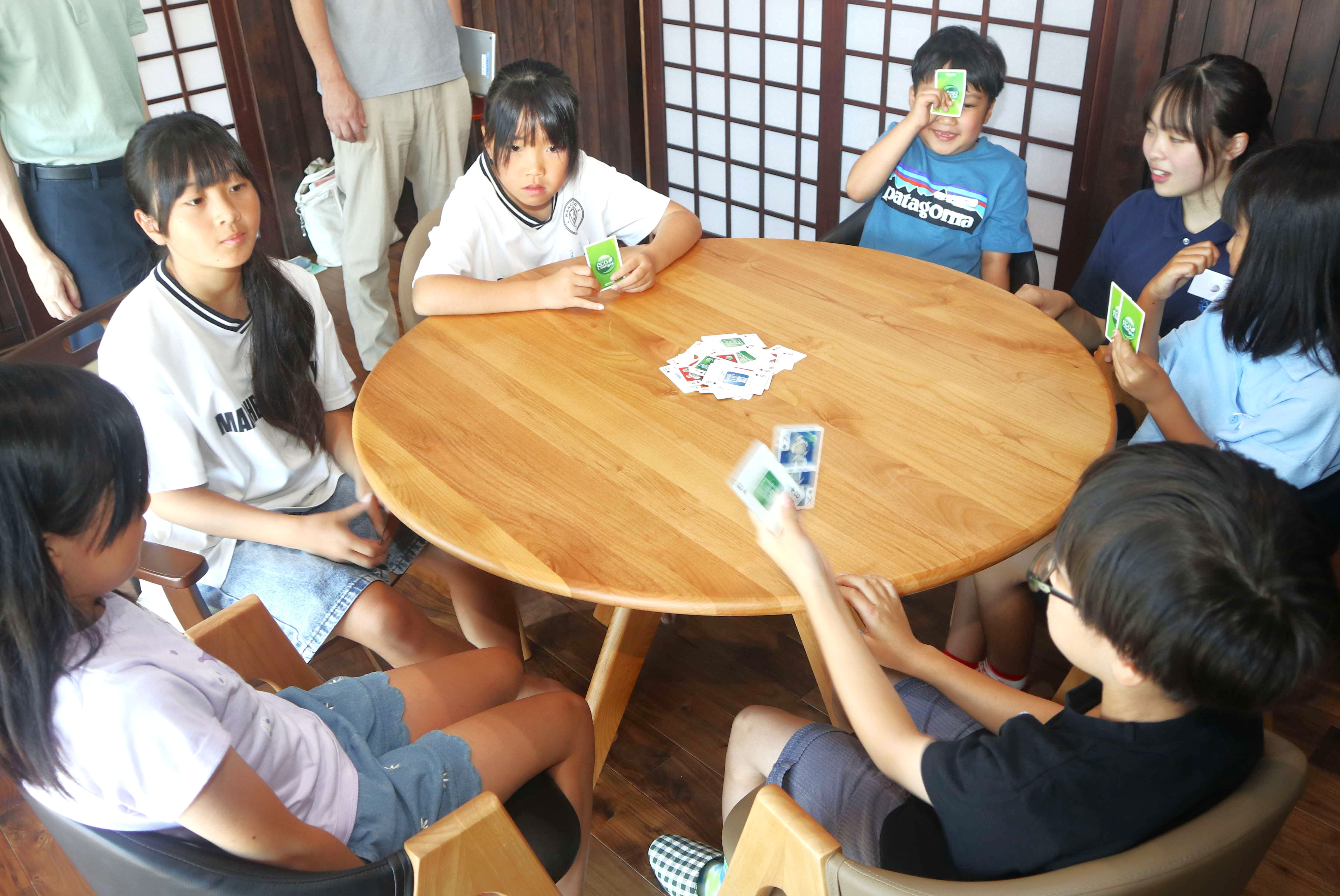 吉城高生が「寺子屋」開き、地域の小学生に学習指導