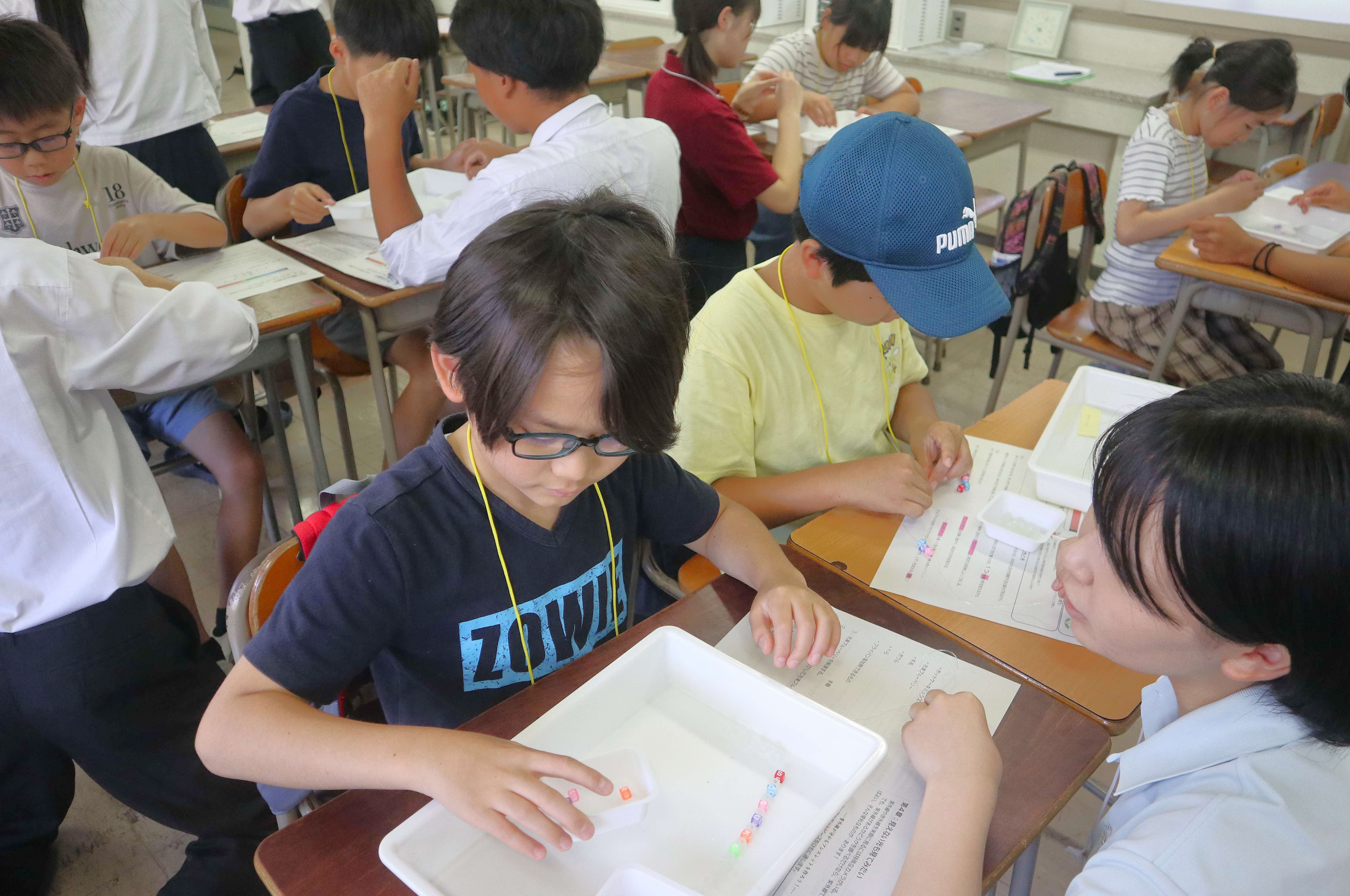 吉城高生が恒例の「小学生サイエンス教室」を実施しました