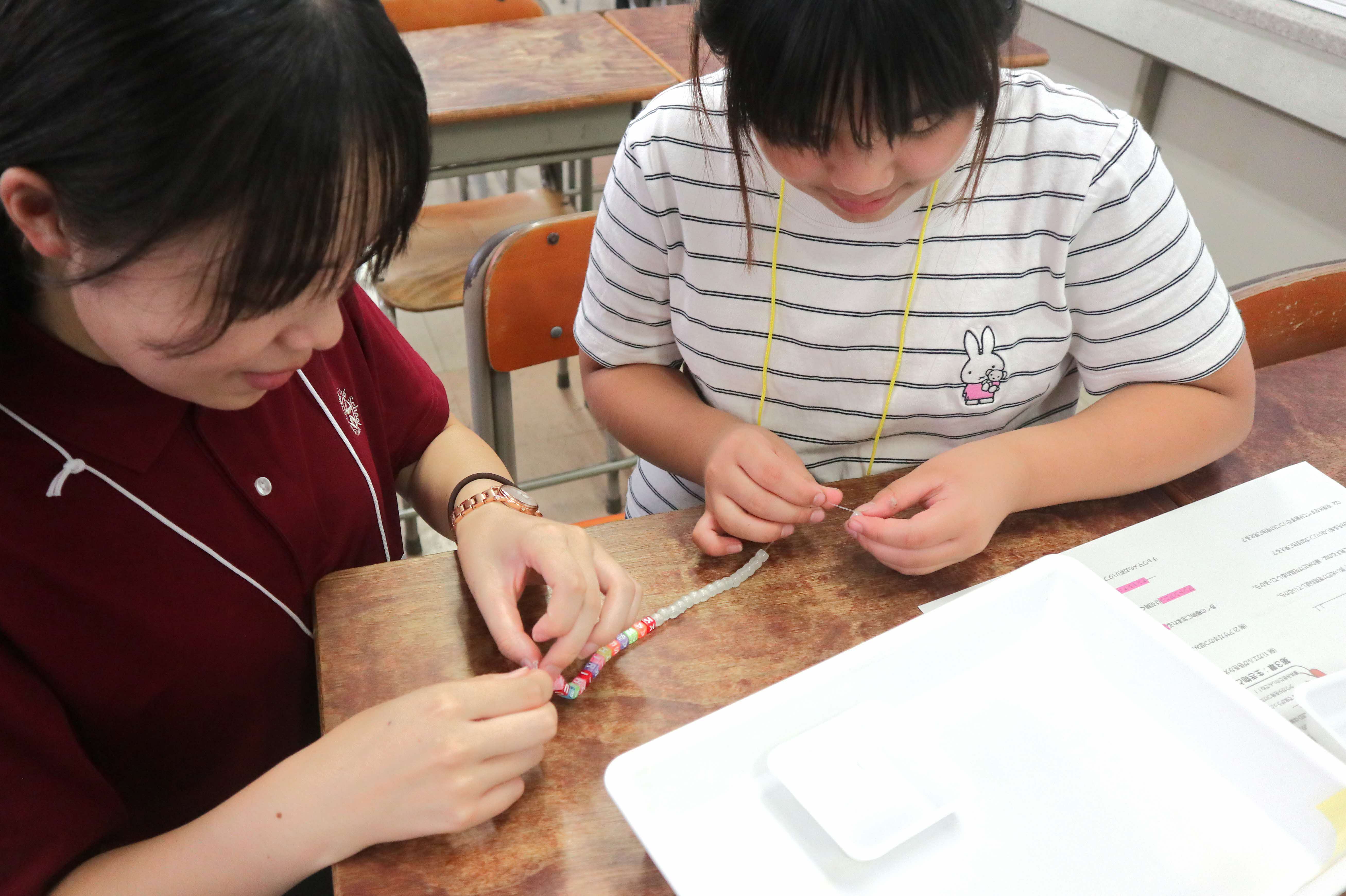 吉城高生が恒例の「小学生サイエンス教室」を実施しました