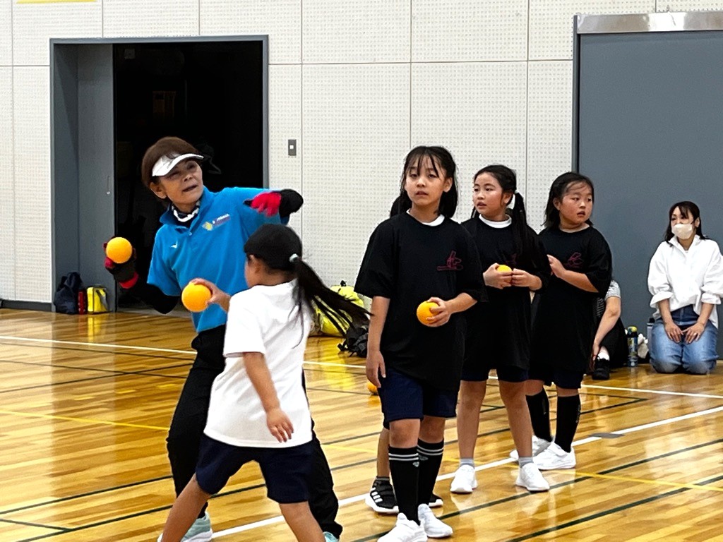 宇津木妙子さんとソフトボール交流会が開催