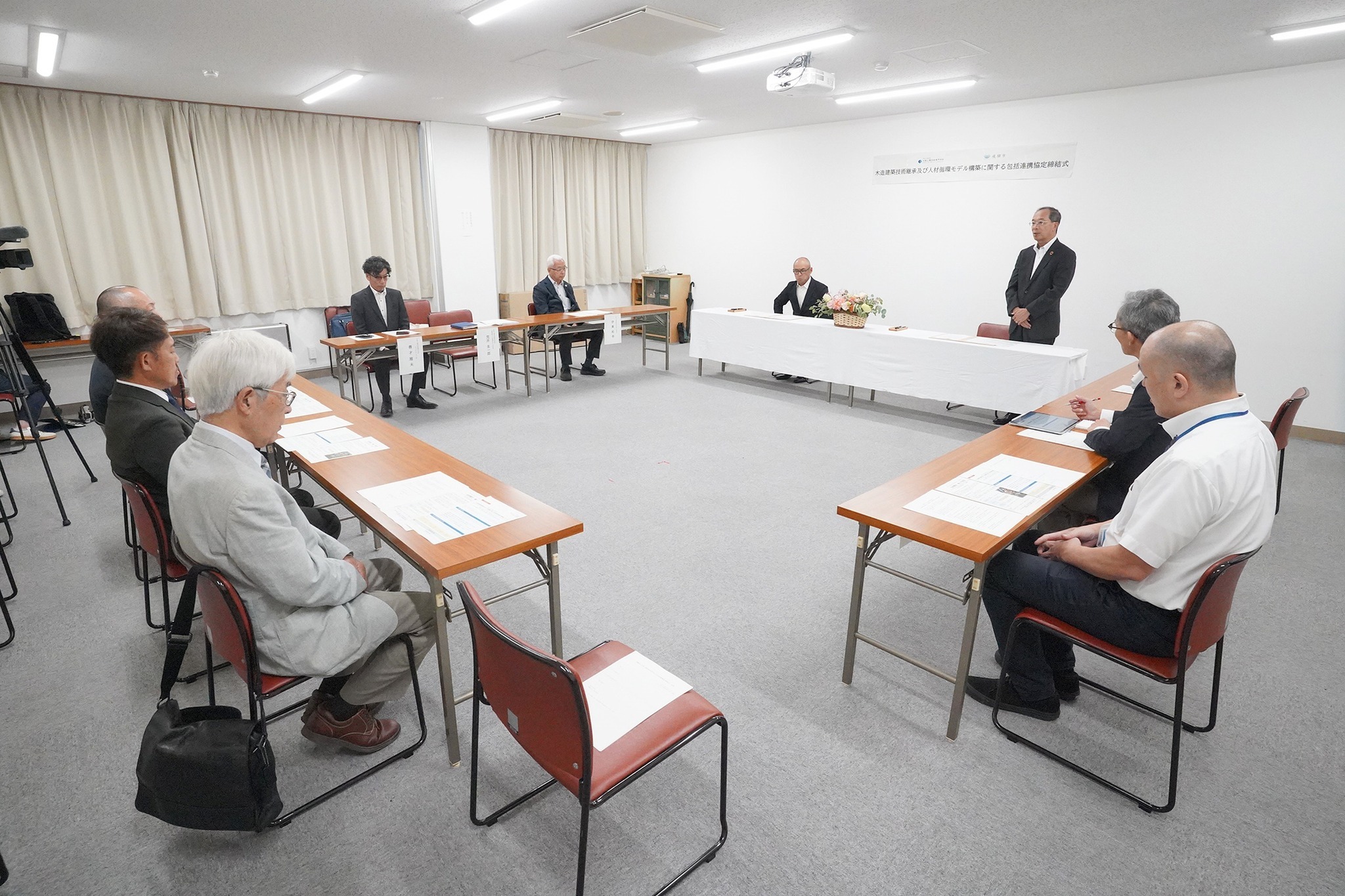 大阪工業技術専門学校と市が連携協定を締結
