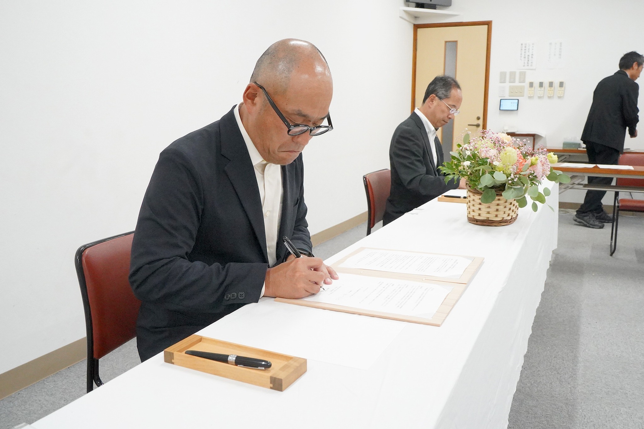 大阪工業技術専門学校と市が連携協定を締結