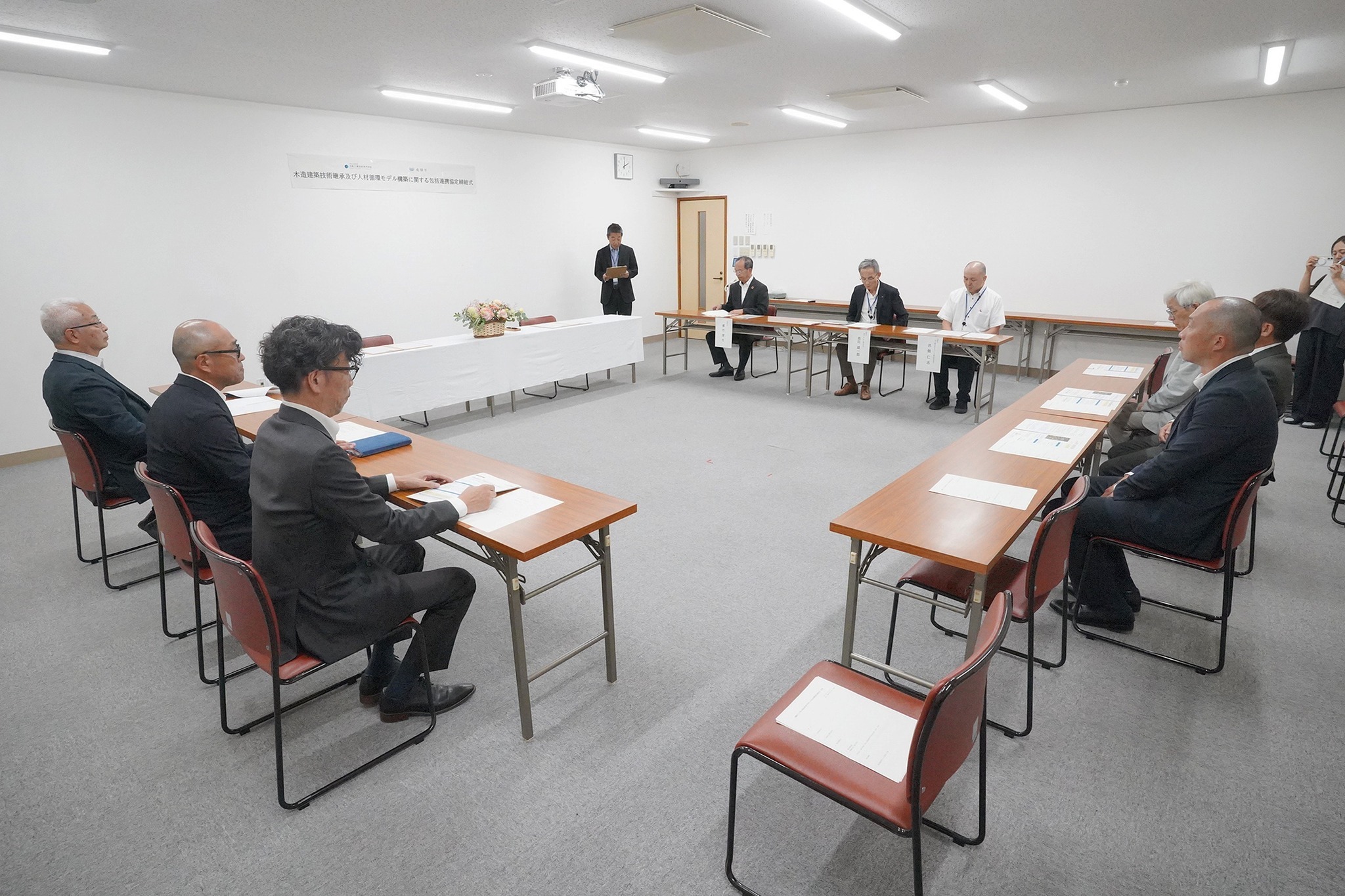 大阪工業技術専門学校と市が連携協定を締結