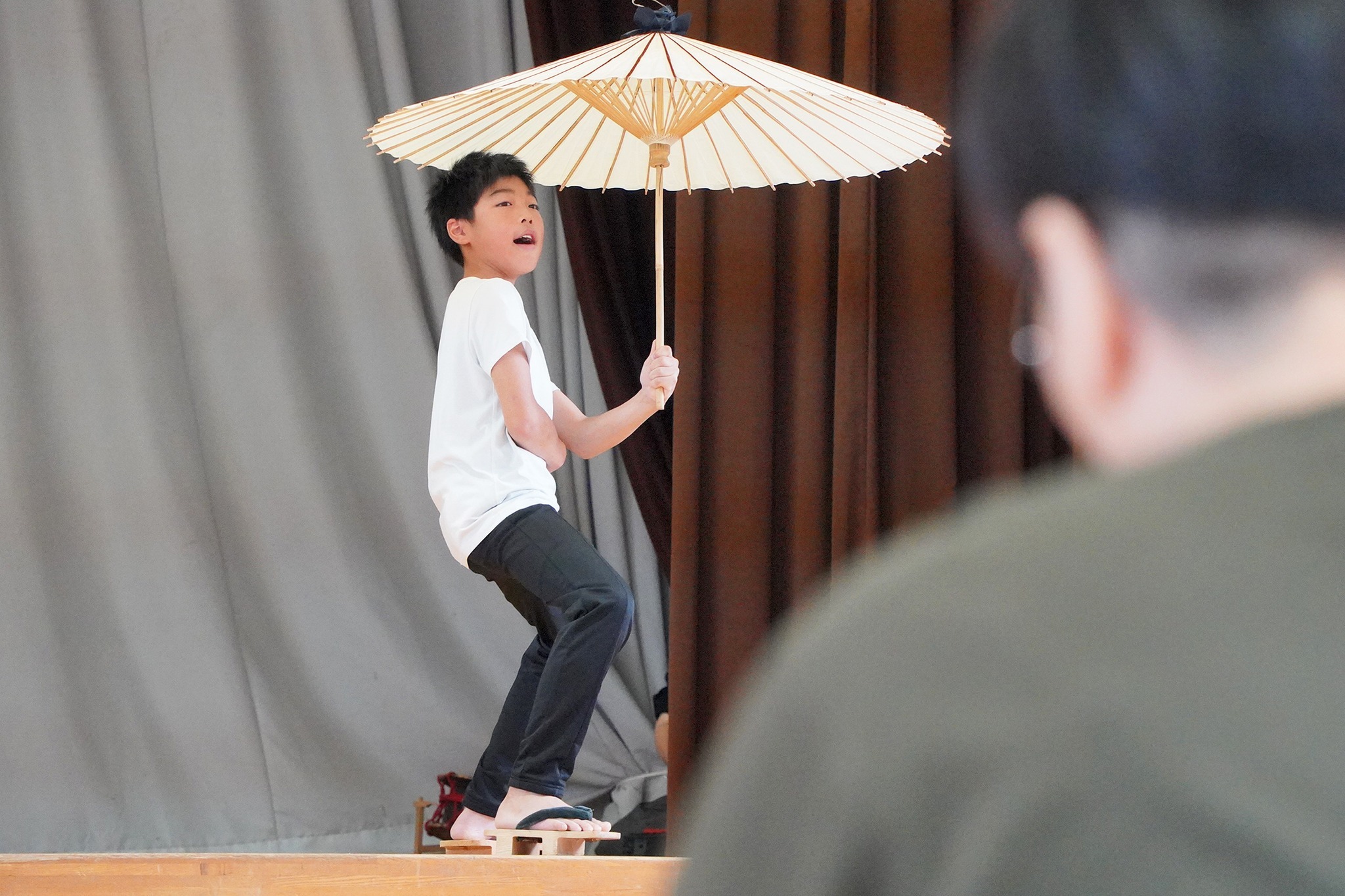 「河合っ子座公演」を前に5、6年生が専門家から歌舞伎の基礎学ぶ