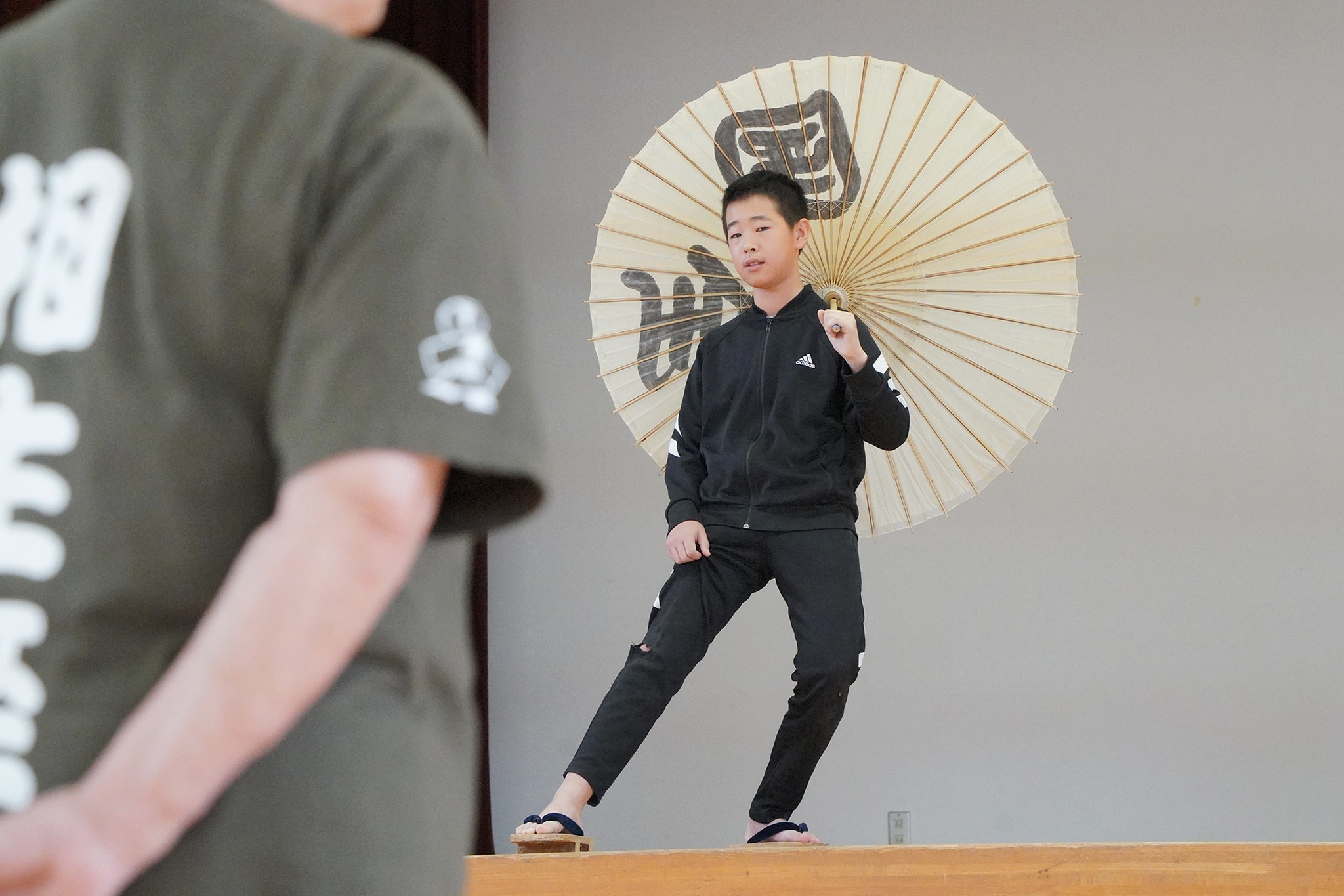 「河合っ子座公演」を前に5、6年生が専門家から歌舞伎の基礎学ぶ
